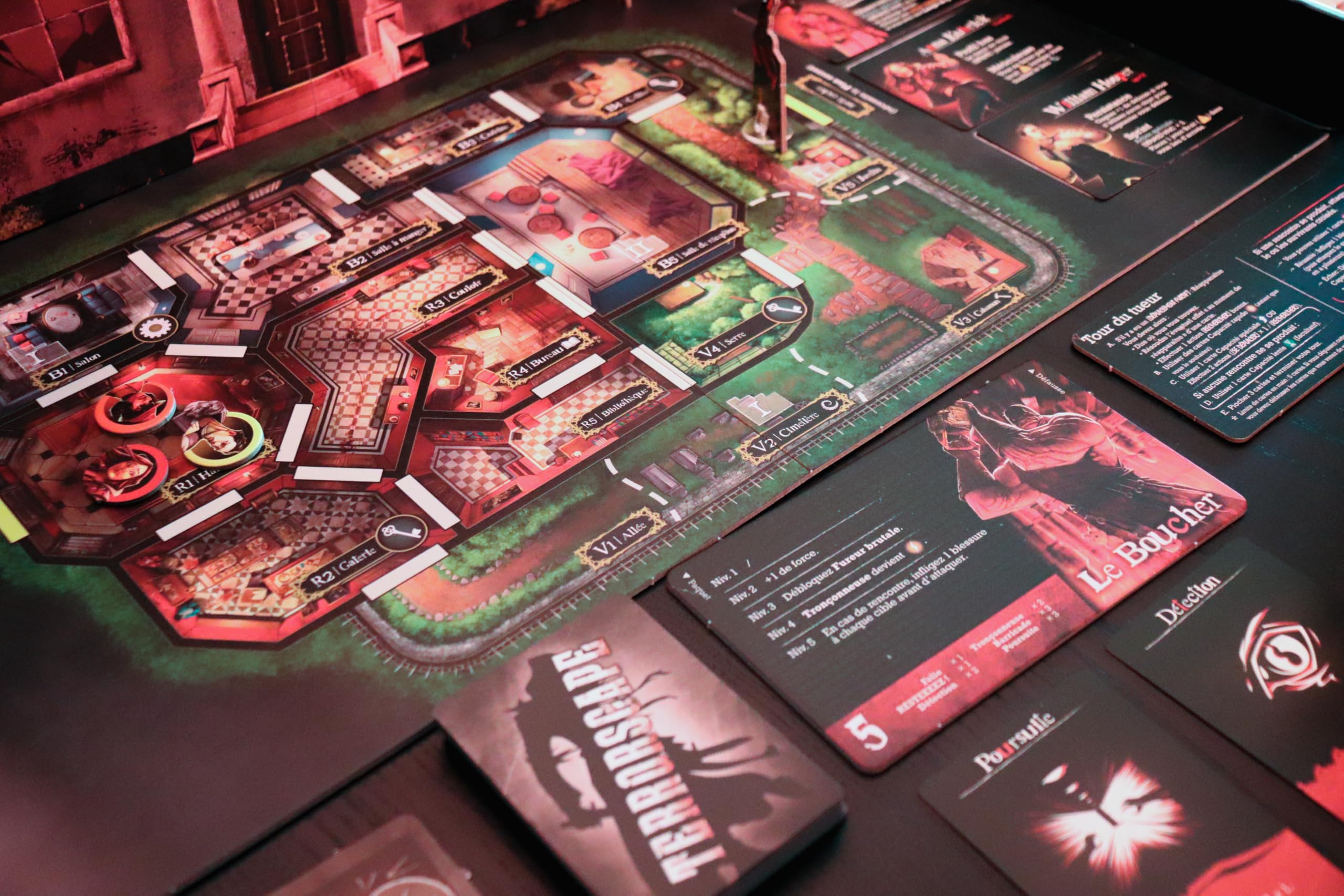 IELLO Terrorscape – Version Française – Jeu de Société d’Horreur Asymétrique et Coopératif, Survivants Contre Tueur | 2 à 4 Joueurs | 45 Min | Dès 14 Ans