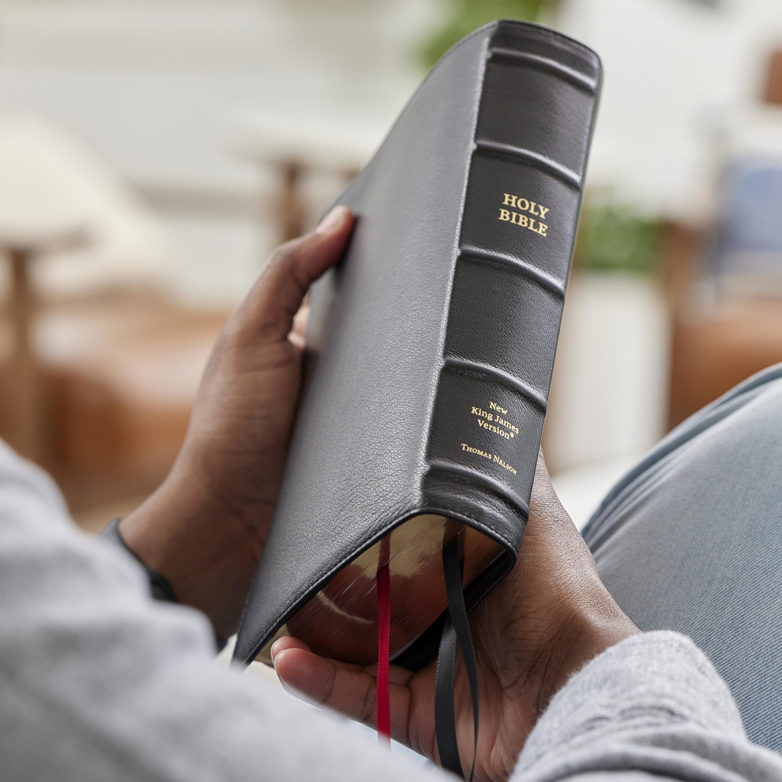 NKJV Bible: Single-Column Verse-By-Verse W/ 72,000 Cross-References, Black Goatskin Leather, Premier Collection, Comfort Print: New King James ... Premier Collection, Comfort Print