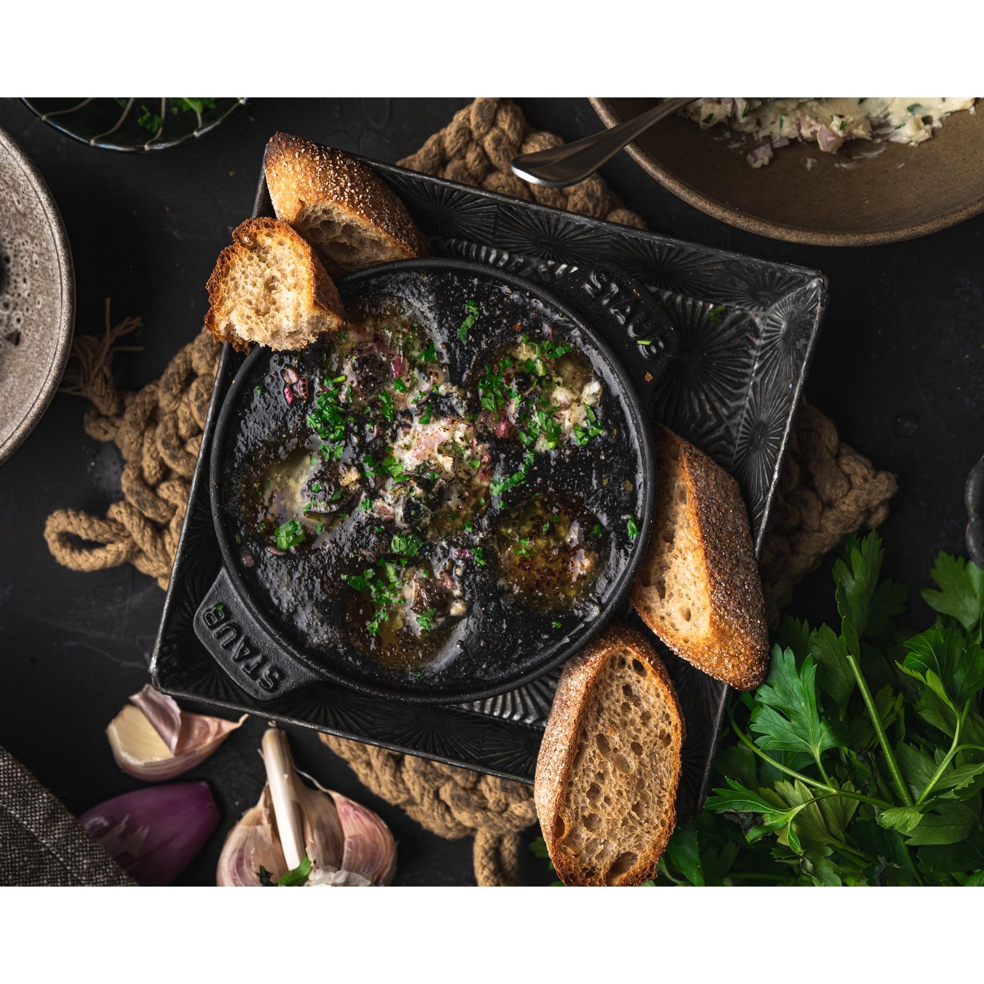 STAUB 1301523 - Piatto per escargot, in ghisa, nero opaco