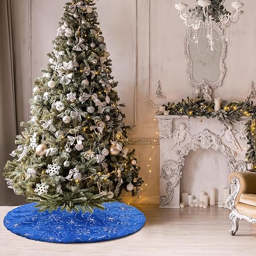Vista 138 de Faldones de felpa para árbol de Navidad, 36 pulgadas, tapete de lujo de piel sintética blanca nevada con copos de nieve dorados para decoración
