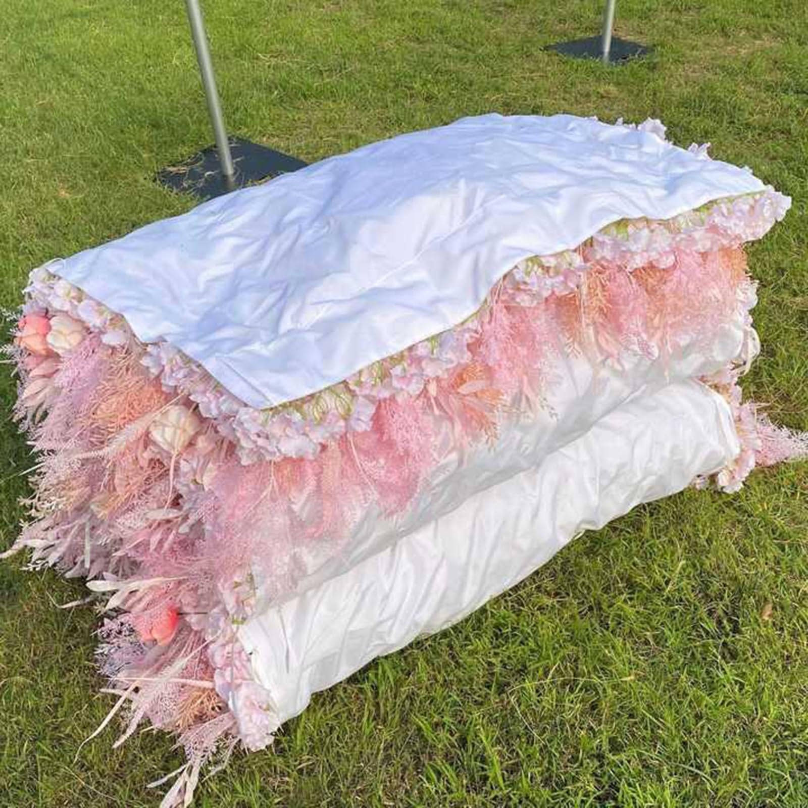Amazon｜赤いハート型のバラの壁 2*2m 造花の壁背景パネル