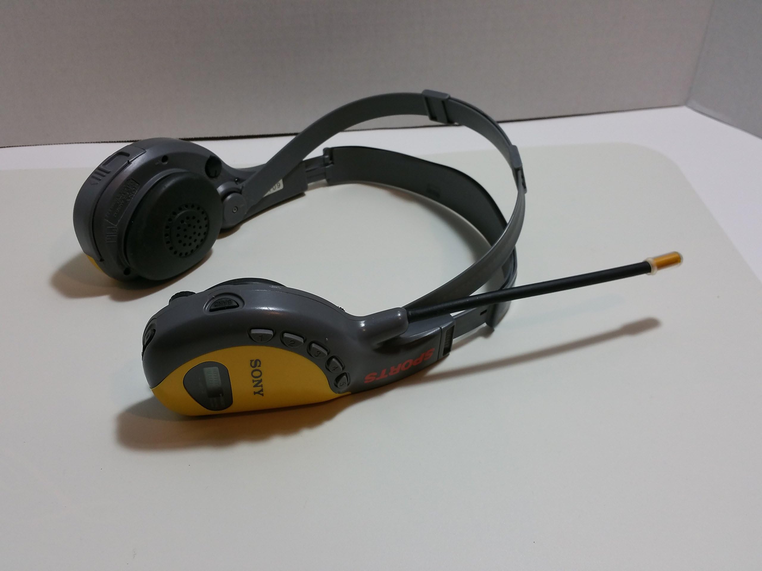 Amazon.com: Sony SRFHM55 Sports Walkman AM/FM Stereo Headphone Radio ...