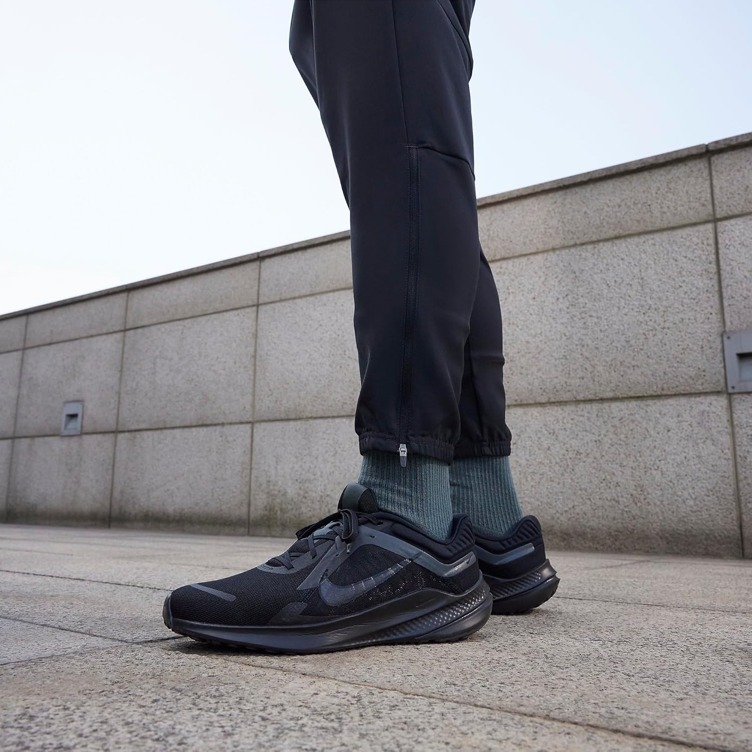 Nike Men's Quest 5 Training Shoes - Image 4