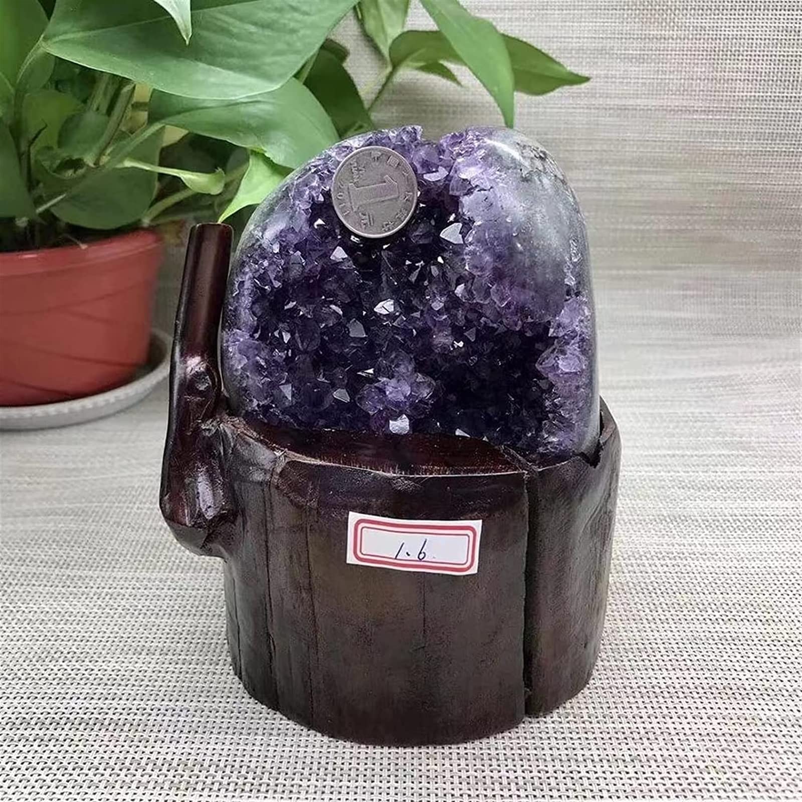 Géode d'améthyste naturelle en quartz violet, spécimen de collection
