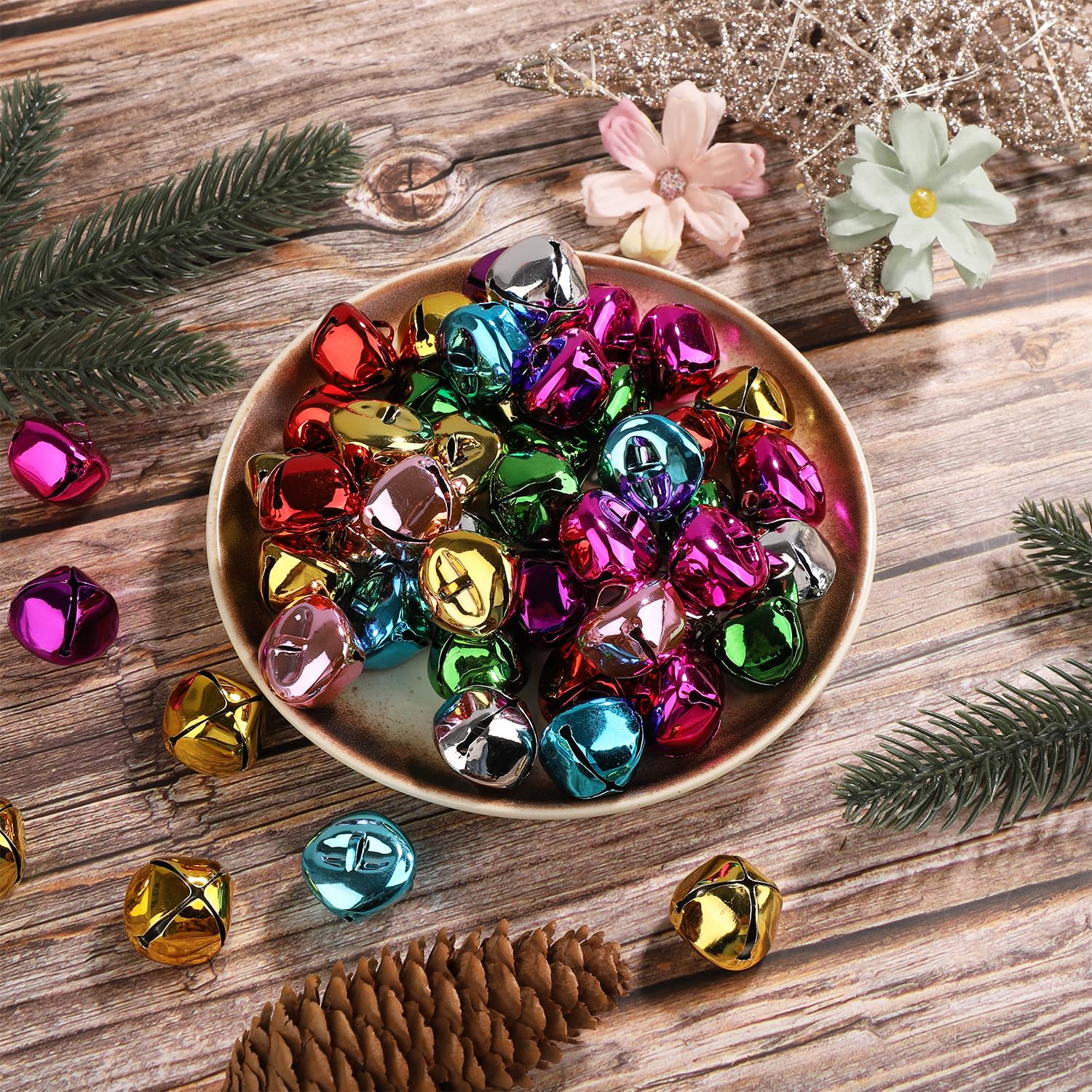 50 Mini Clochettes Colorées 14 Mm – Grelots Métal Avec Œillet Pour DIY, Noël, Bijoux & Artisanat
