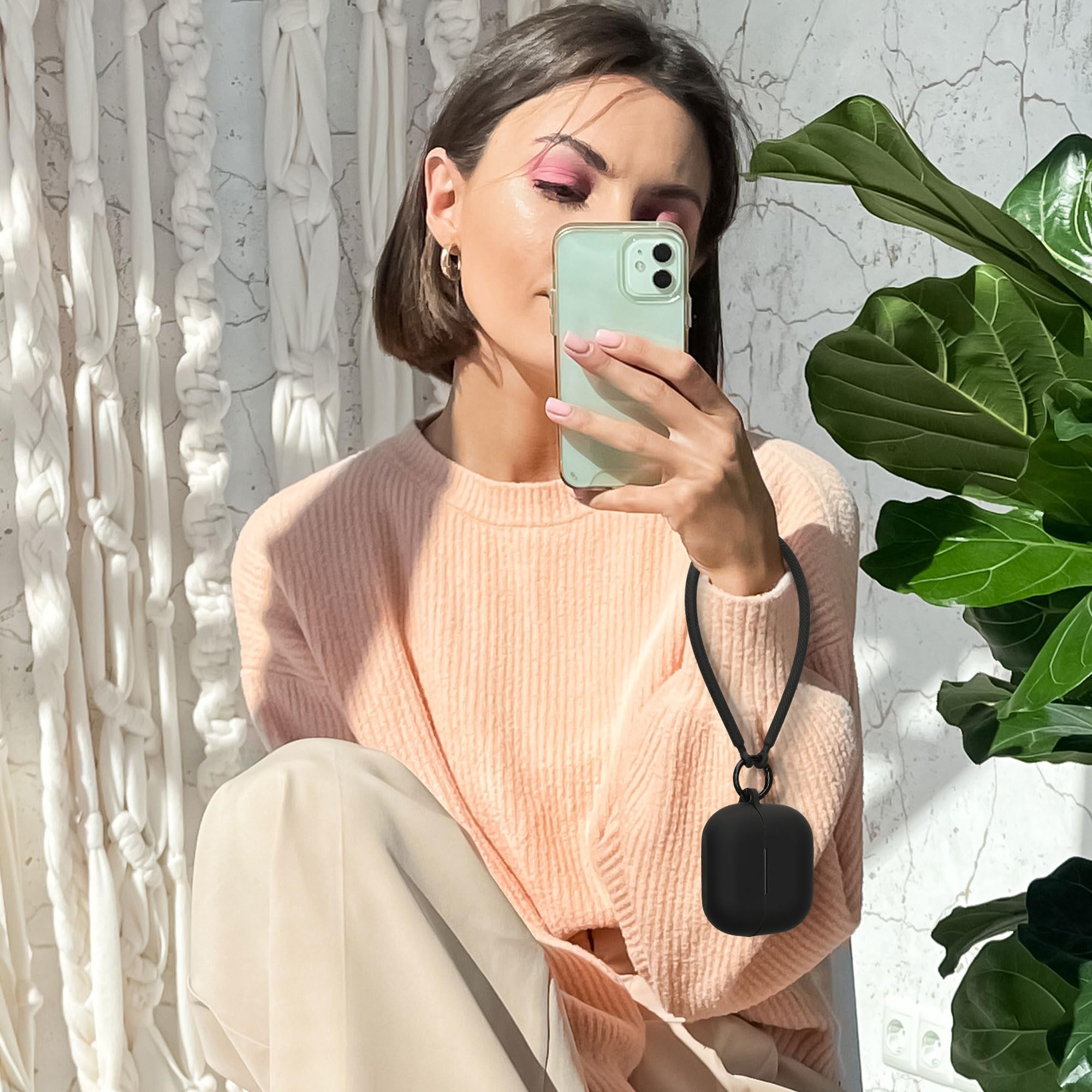 kwmobile Etui kompatybilne z Samsung Galaxy Buds 3 / Galaxy Buds 3 Pro - silikonowe etui na słuchawki z paskiem do dłoni - czarne