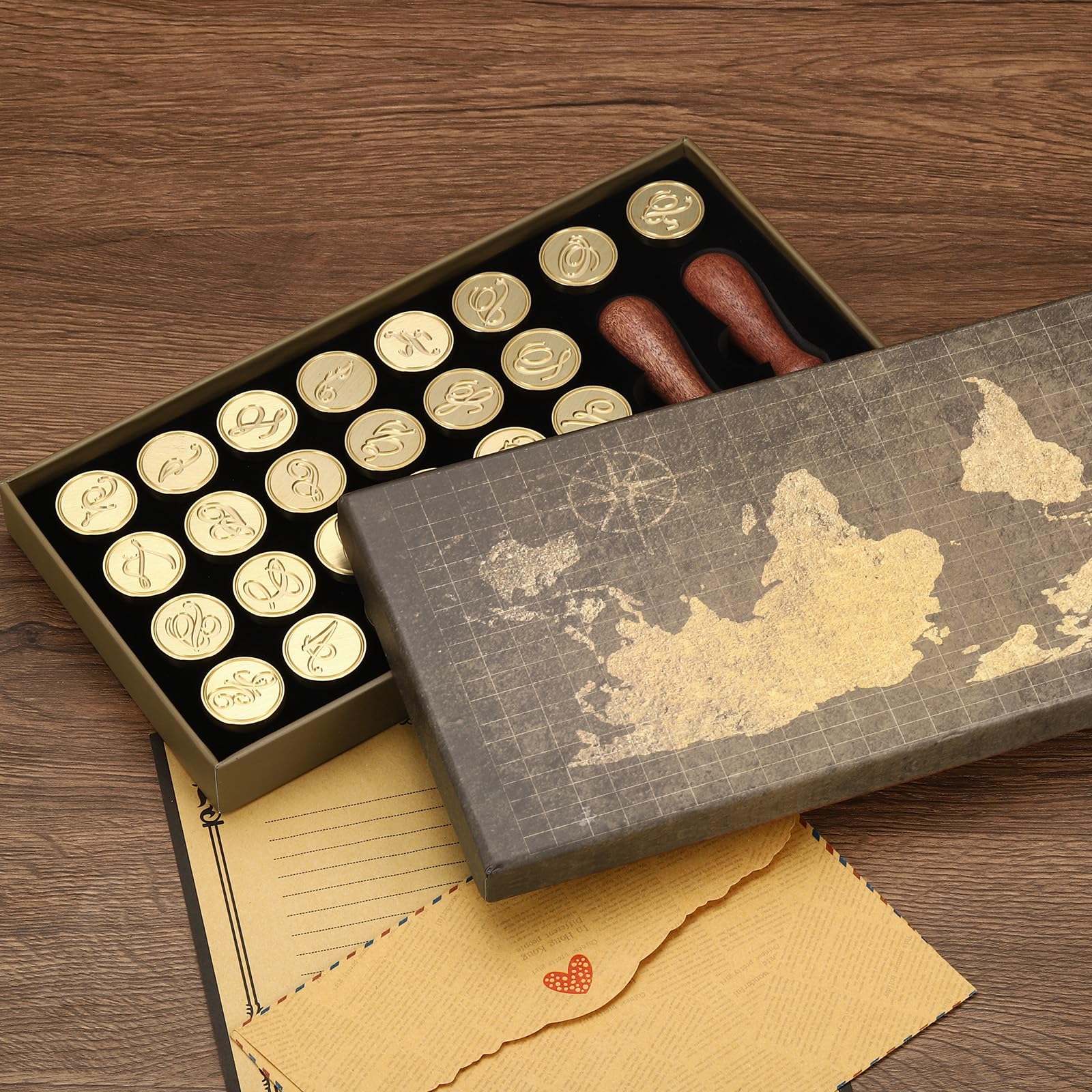 PATIKIL Kit de Sello de Cera del Alfabeto 26 Letras A-Z Sello de Cera para Sellado con 2 Mangos de Madera Caja de Regalo Cabeza de Latón Inicial Vintage Estilo 3