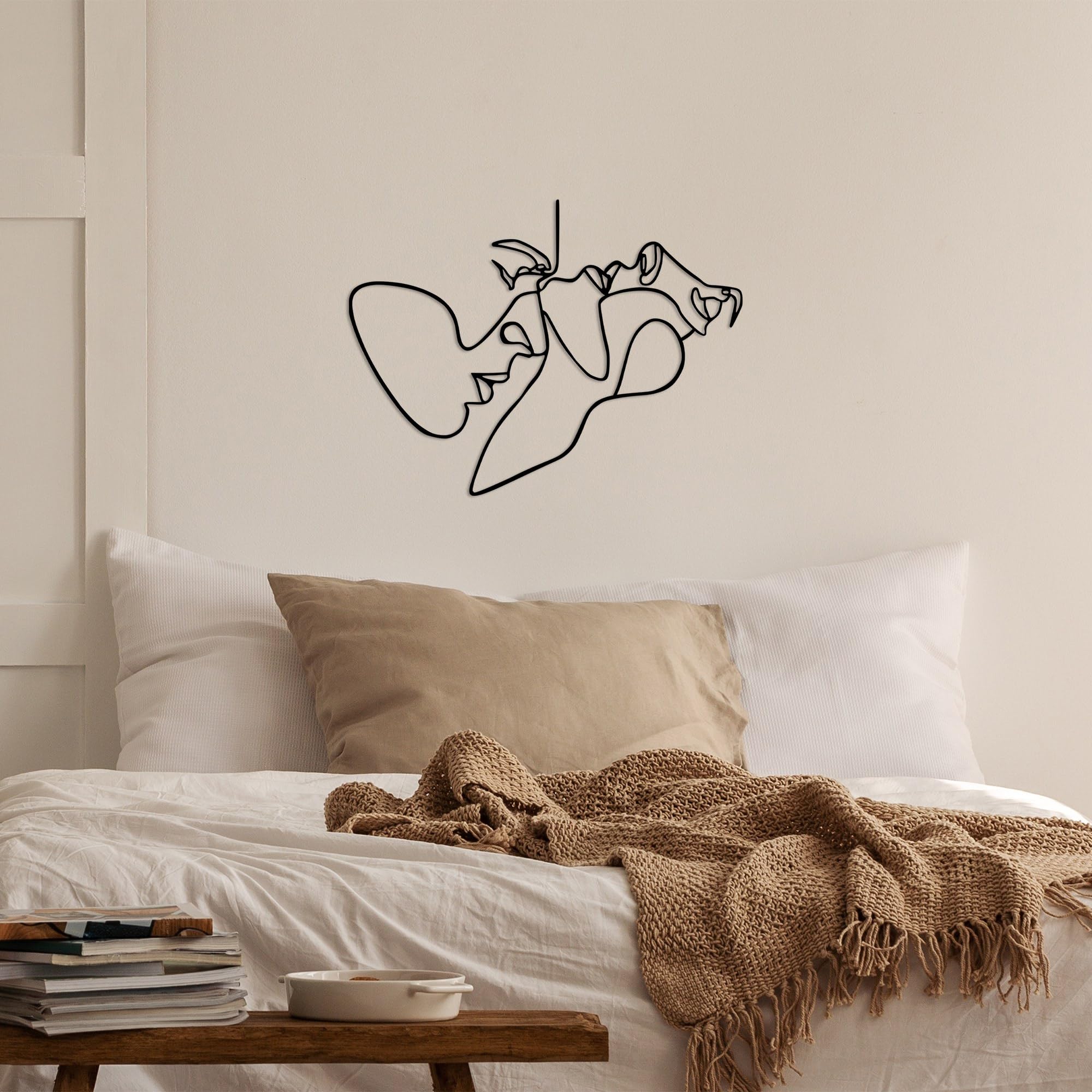 Stylish Black Decorative Metal Wall Accessory, 70 x 52 cm, 100% Metal, 1.5 mm Thickness, Easy Wall Mounting for Modern Home Decor