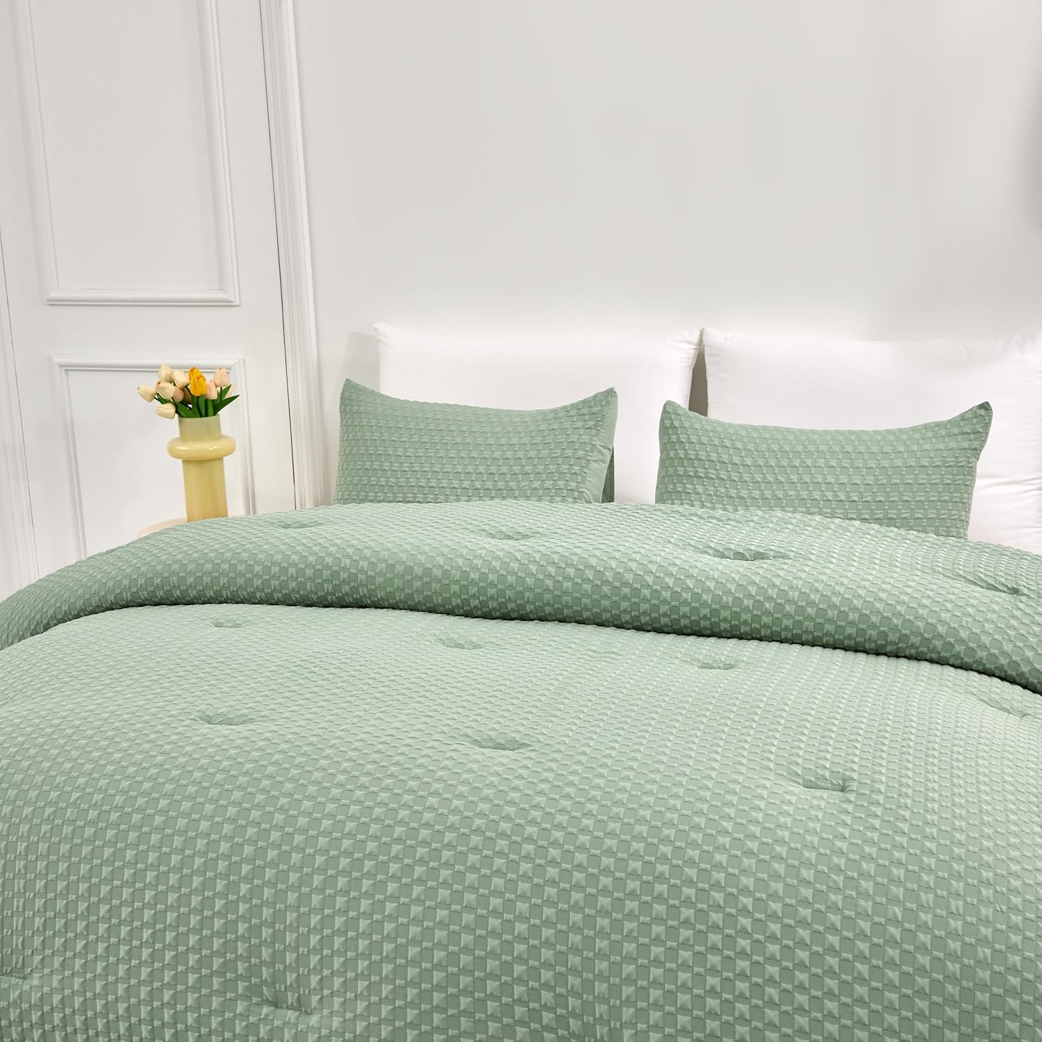 3-Piece Comforter Set – Checkered Seersucker comforters Quilt Set with Microfiber Fill – Includes 1 Comforter & 2 Pillowcases – Lightweight, Soft & Wrinkle-Resistant (Green, Queen) - Image 2