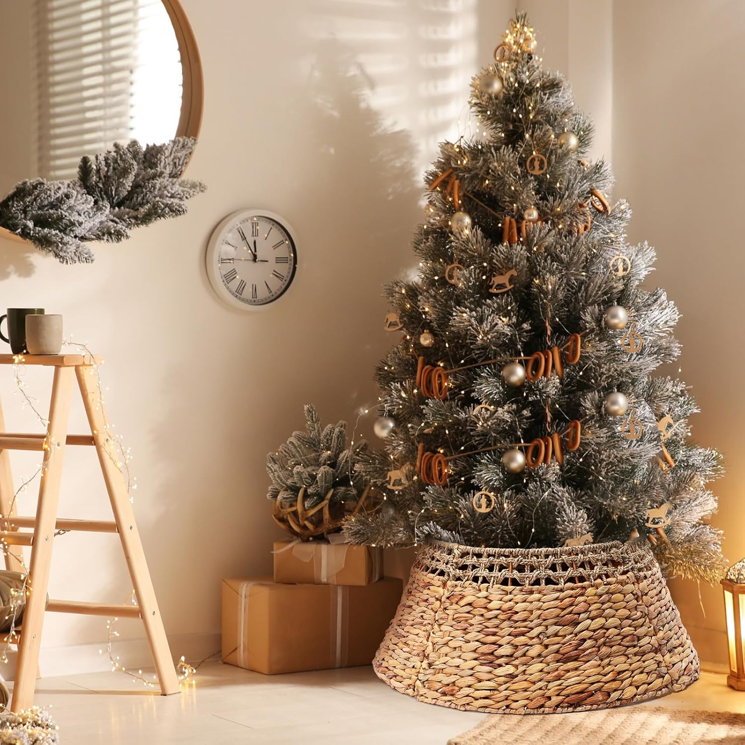 Leyndo Christmas Tree Collar Woven Rattan Christmas Tree Base Cover Rustic Natural Seagrass and Water Hyacinth Wicker Skirt Collar for Artificial Xmas Decorations(24 Inches)