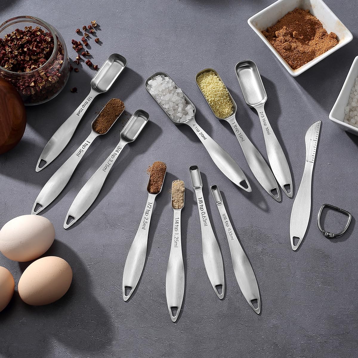 Messbecher und Löffel-Set, 24-teilig, aus 18/8 Edelstahl, robust, 8 Messbecher, 10 Messlöffel, 1 Nivellierer und 5 Mini-Messlöffel, ideal für trockene und flüssige Zutaten