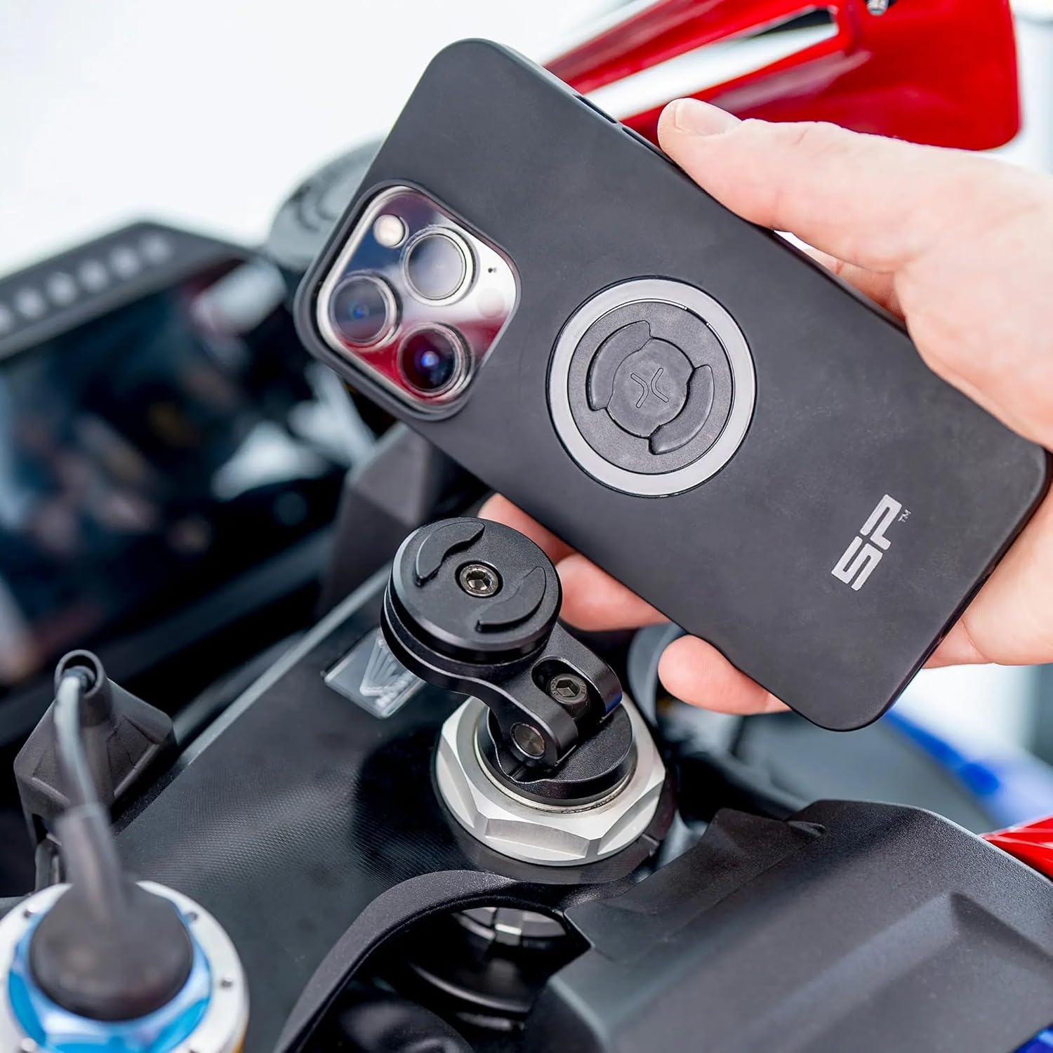 Attaching smartphone to SP Connect Moto Stem Mount