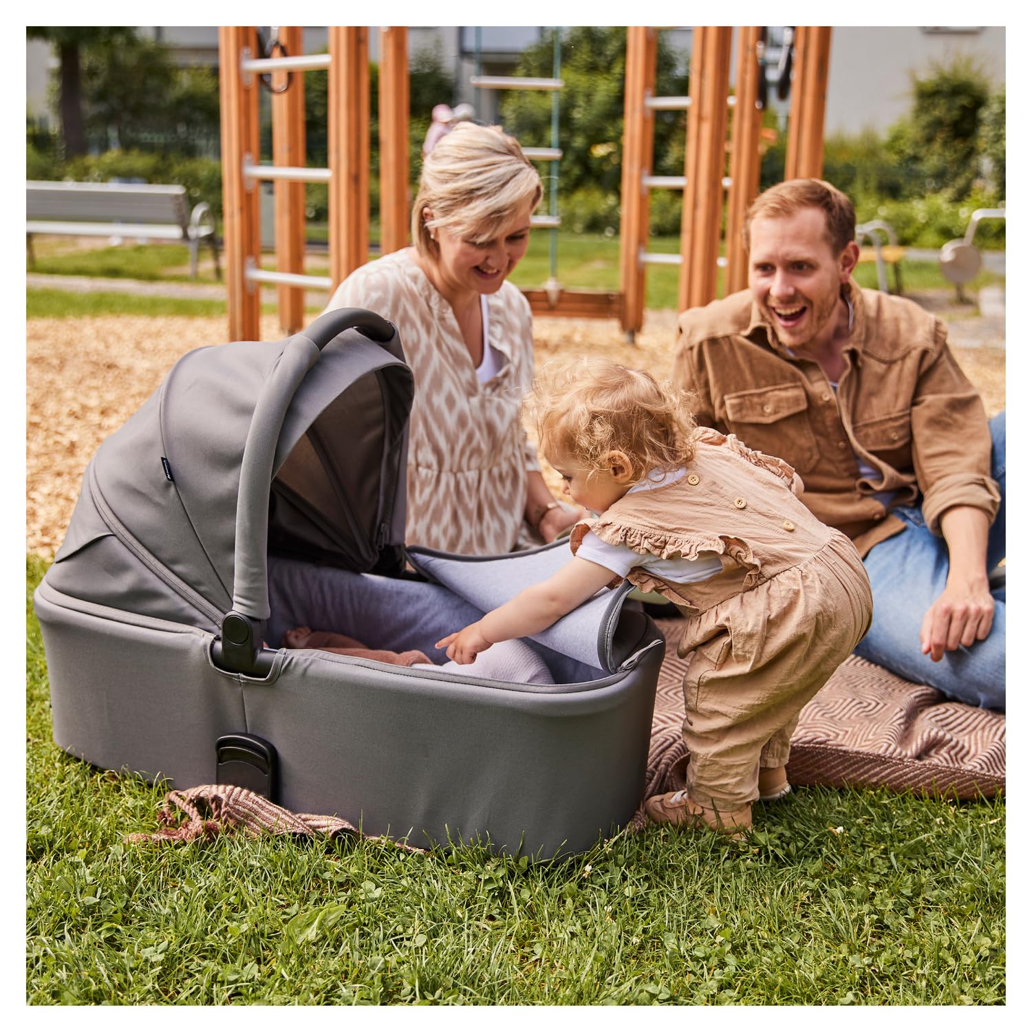 Hauck Move N Care Set 2 in 1 Kombikinderwagen ab Geburt bis 22 kg Babywanne Wendbarer Buggy UPF 50+ XL Korb
