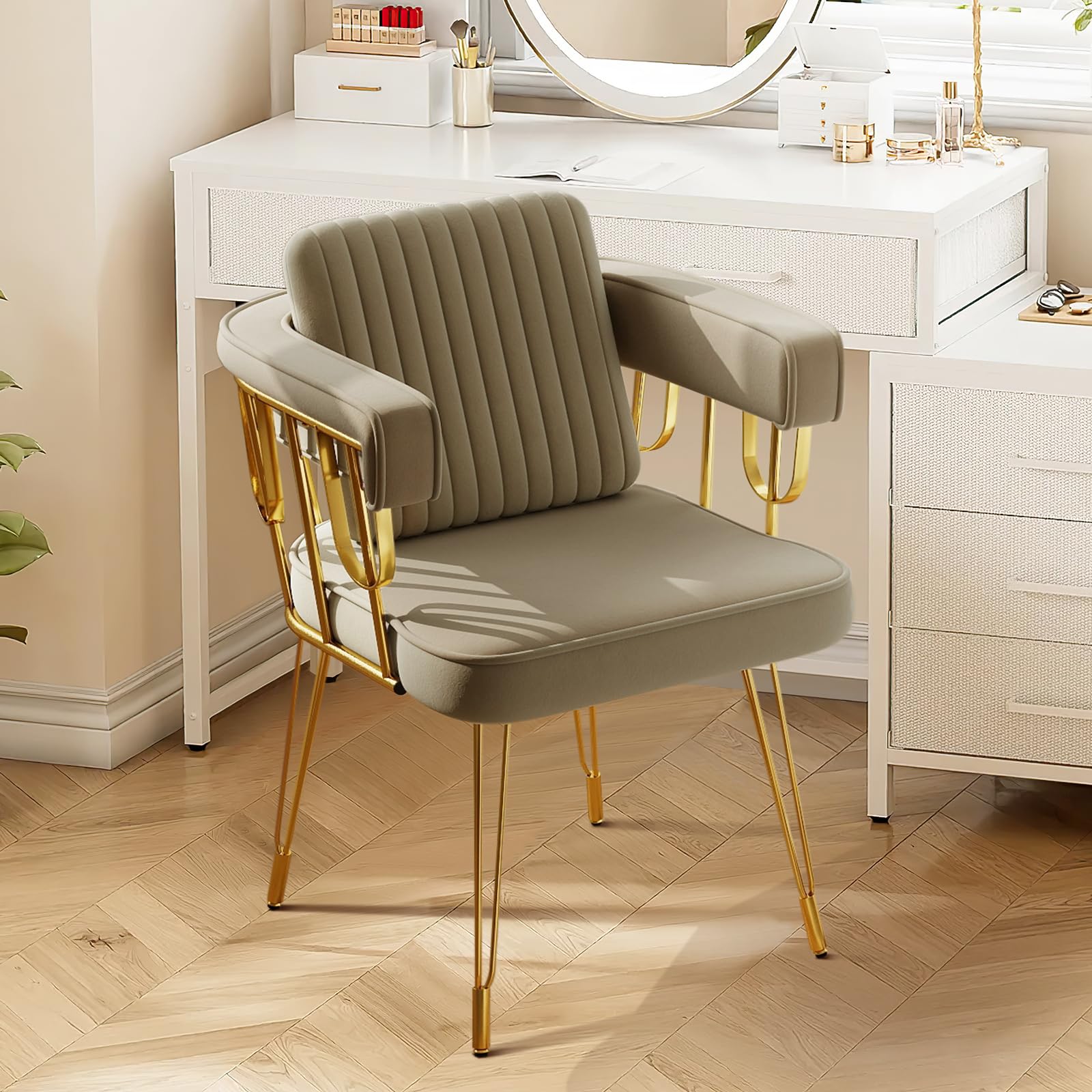 Hellove Chaise Coiffeuse Velours avec Accoudoirs, Fauteuil Salon Métal Doré – Vanity Chaise Moderne pour Chambre à Coucher, Salle à Manger, Coussin Décoratif Inclus, Brun