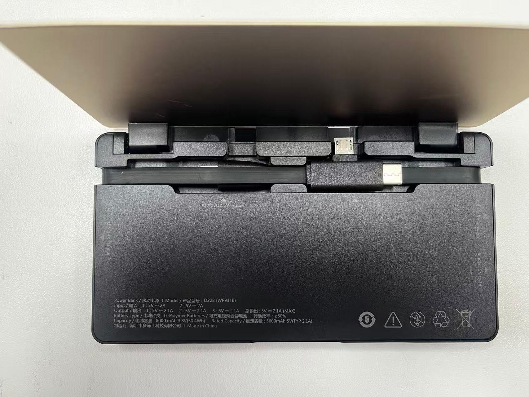 Stazione di Ricarica con Cavi Integrati, Dock Batteria Portatile da 8000 mAh x 8, Power Bank Phone con Alta Capacità, Ricarica Portatile All-in-one per iPhone 17/16/15/14/13/12 Serie