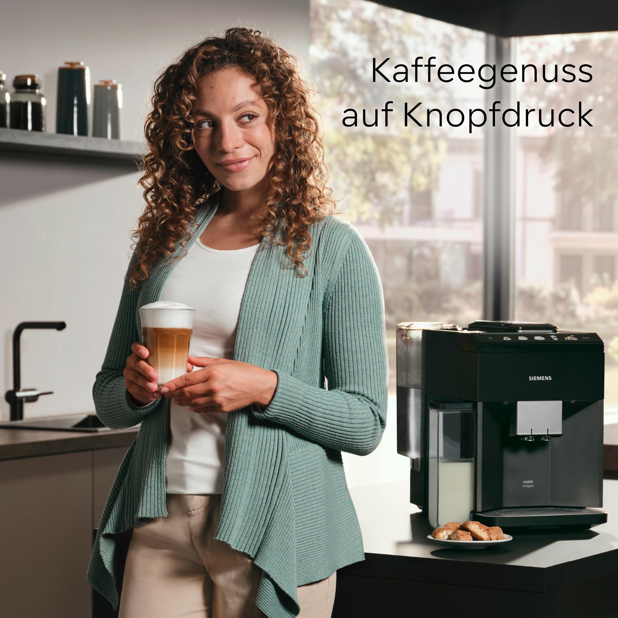 Siemens Kaffeevollautomat EQ500 integral, farbiges TFT-Display, 9 Kaffee- und Milchgetränke, Doppeltassenfunktion, beleuchteter Kaffeeauslauf, entnehmbare Brüheinheit, Schwarz, TQ515D09