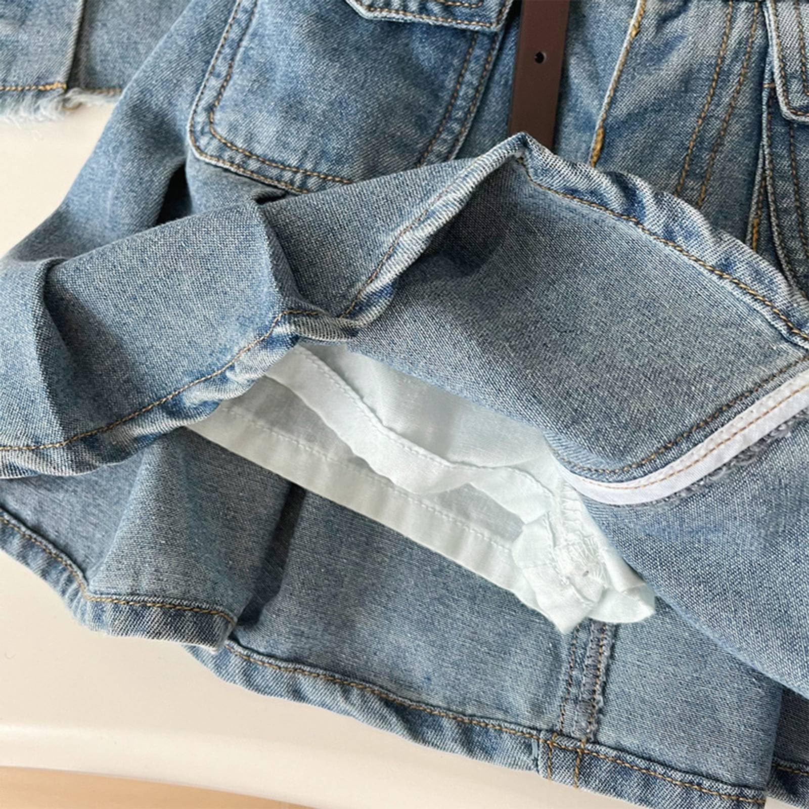 Conjunto de mezclilla de verano para niña de 2 a 8 años, cárdigan sin mangas con flecos y falda plisada, look western moderno 2026.