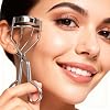 qiipii 2 tipos de rizadores de pestañas con diferente curvatura, aptos para diversas formas de ojos, agarre cómodo plateado, 10 almohadillas de silicona de repuesto para pestañas perfectamente enmarcadas - uso suave y seguro 7