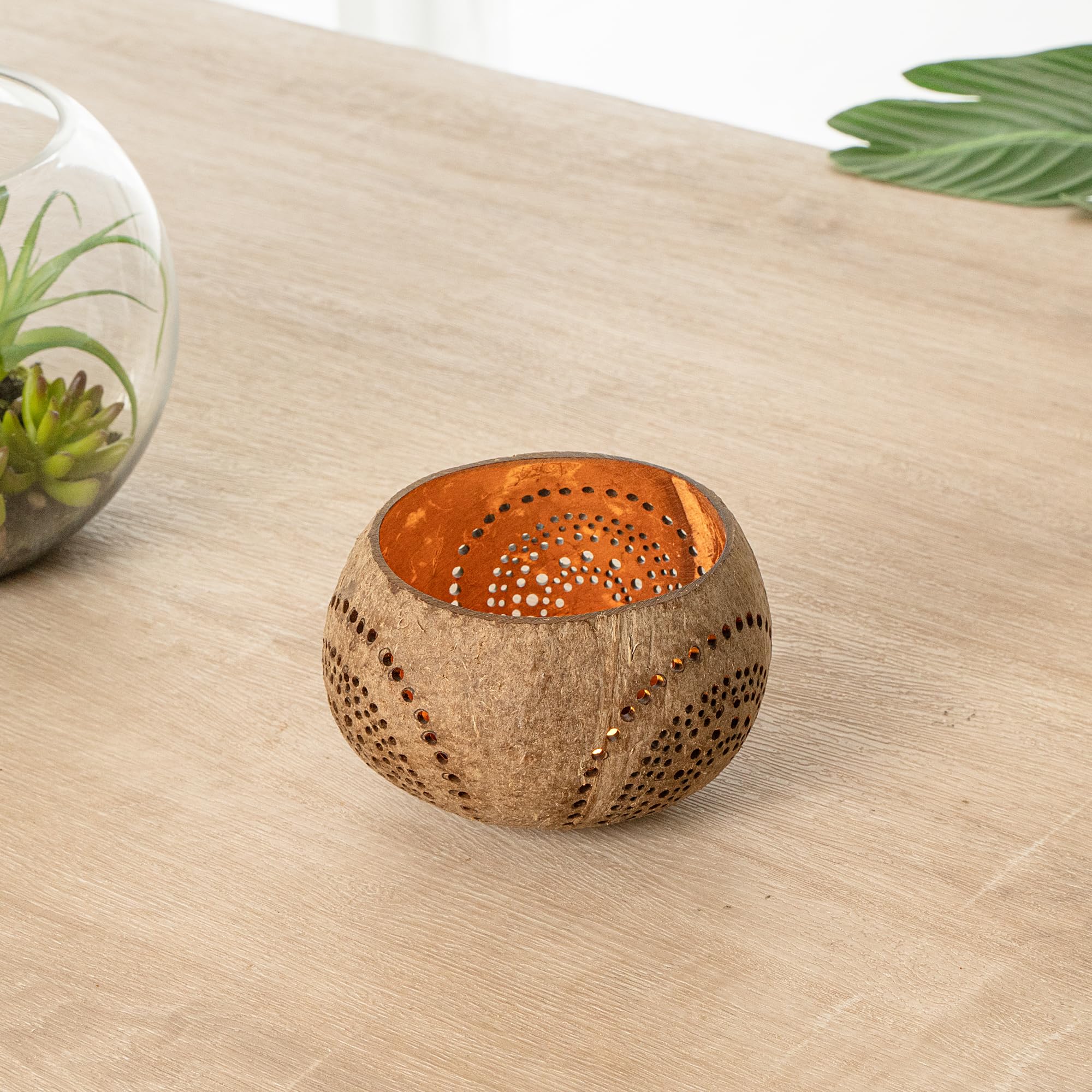 Restaurantware Coco Casa Kerzenhalter aus Kokosnussschale, 10 x 8,4 cm, 10 Wiederverwendbare Teelichthalter, Kerze Nicht im Lieferumfang enthalten, Regenbogenmuster, hellbraune Kokosnussschalen für
