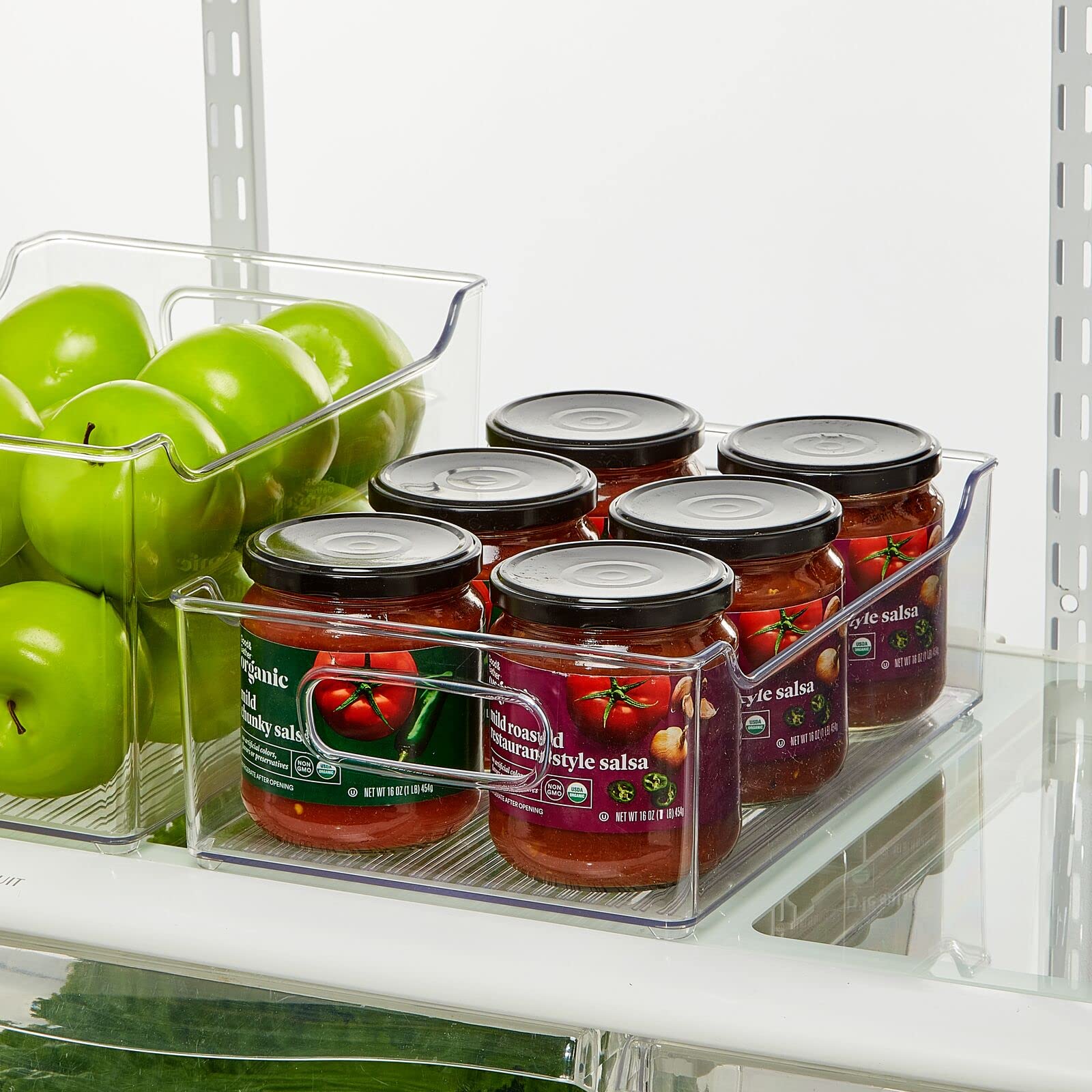 mDesign Aufbewahrungsbox für abgepackte Lebensmittel – Küchen Ablage mit offener Vorderseite und Griffen für Kühlschrank oder Gefriertruhe – Kühlschrankbox aus Kunststoff – 4er-Set – durchsichtig