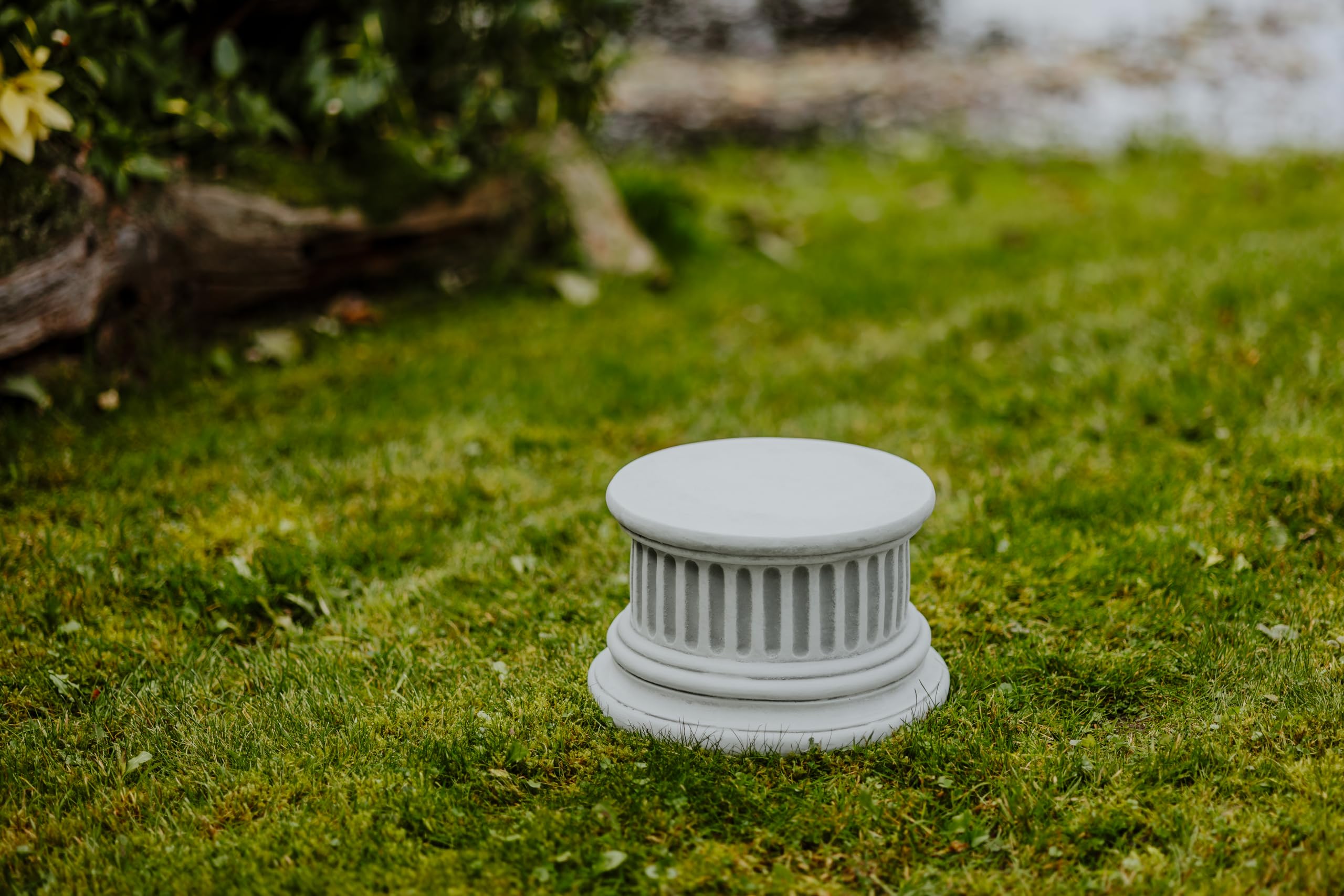 gartendekoparadies.de Socle/piédestal avec cannelures rond, socle en pierre, H. 16 cm, surface au sol Ø 23 cm, 13 kg, gris, résistant au gel en pierre composite pour l'extérieur