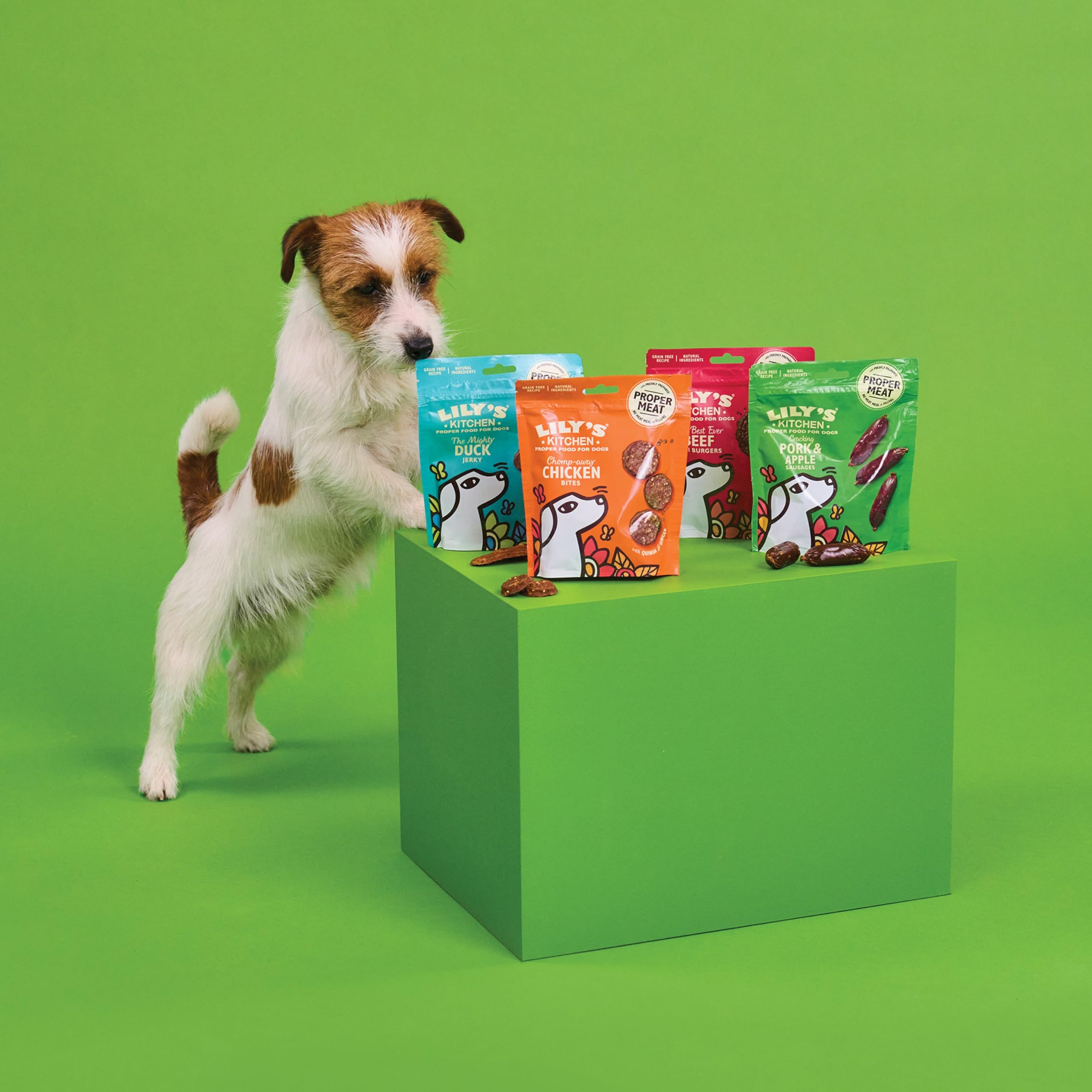 Lily's Kitchen Gemaakt van natuurlijke ingrediënten, traktatiepakket voor volwassen honden, heerlijke gedroogde kipjerky, graanvrije recepten, 8 x 70 g