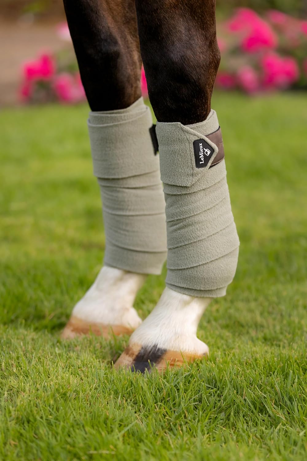 LeMieux Classic Polo Bandages with Zipped Case - Satin End Detail - 3.8 m Long - Soft Fleece Protection Wraps - Pack of 4