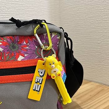 Amazon.co.jp: イワヤ PEZ Key Charm(Funshine Bear) お菓子雑貨