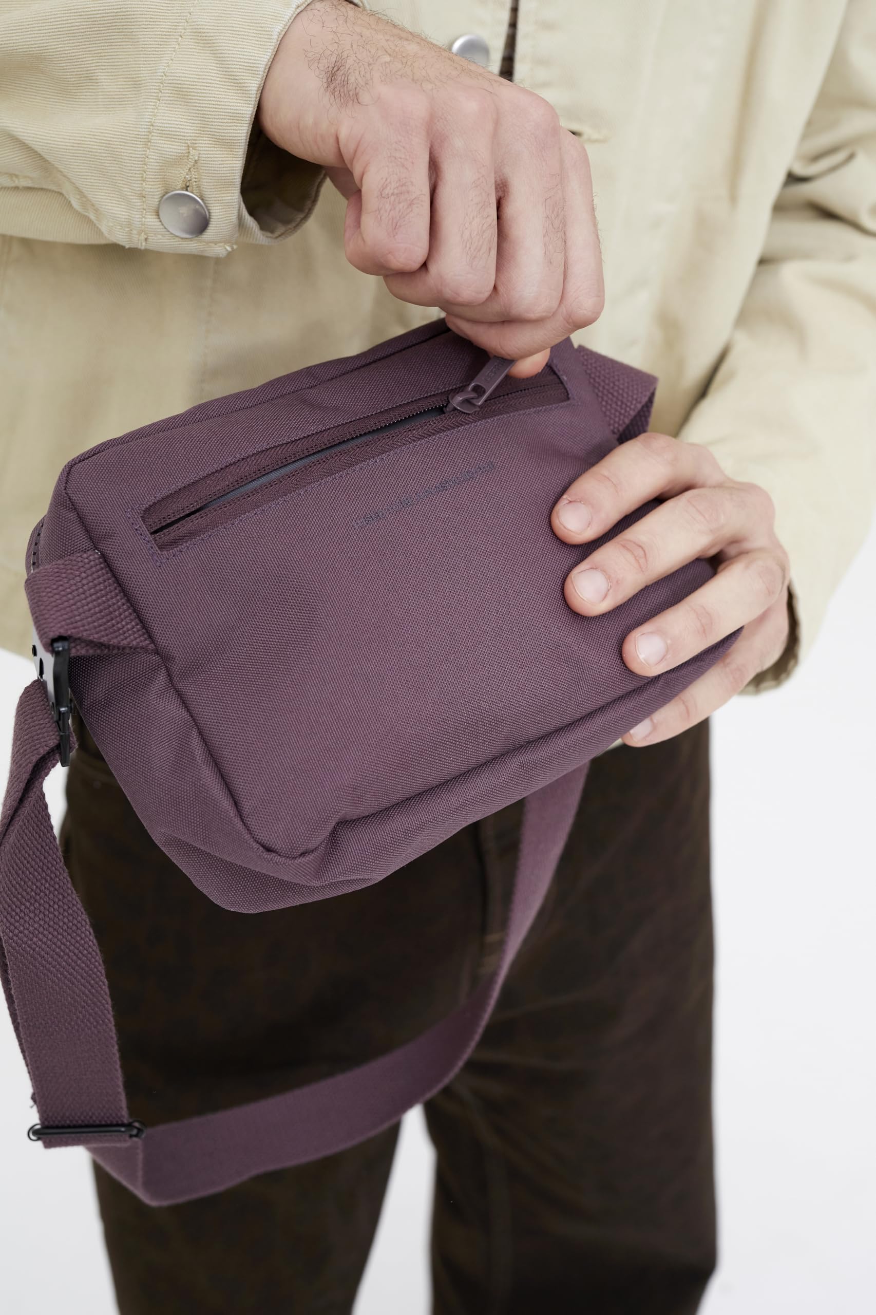 LEFRIK - Riñonera Reef Crossbody - Correa Ajustable y Varios Compartimentos - Resistente al Agua (Maroon)