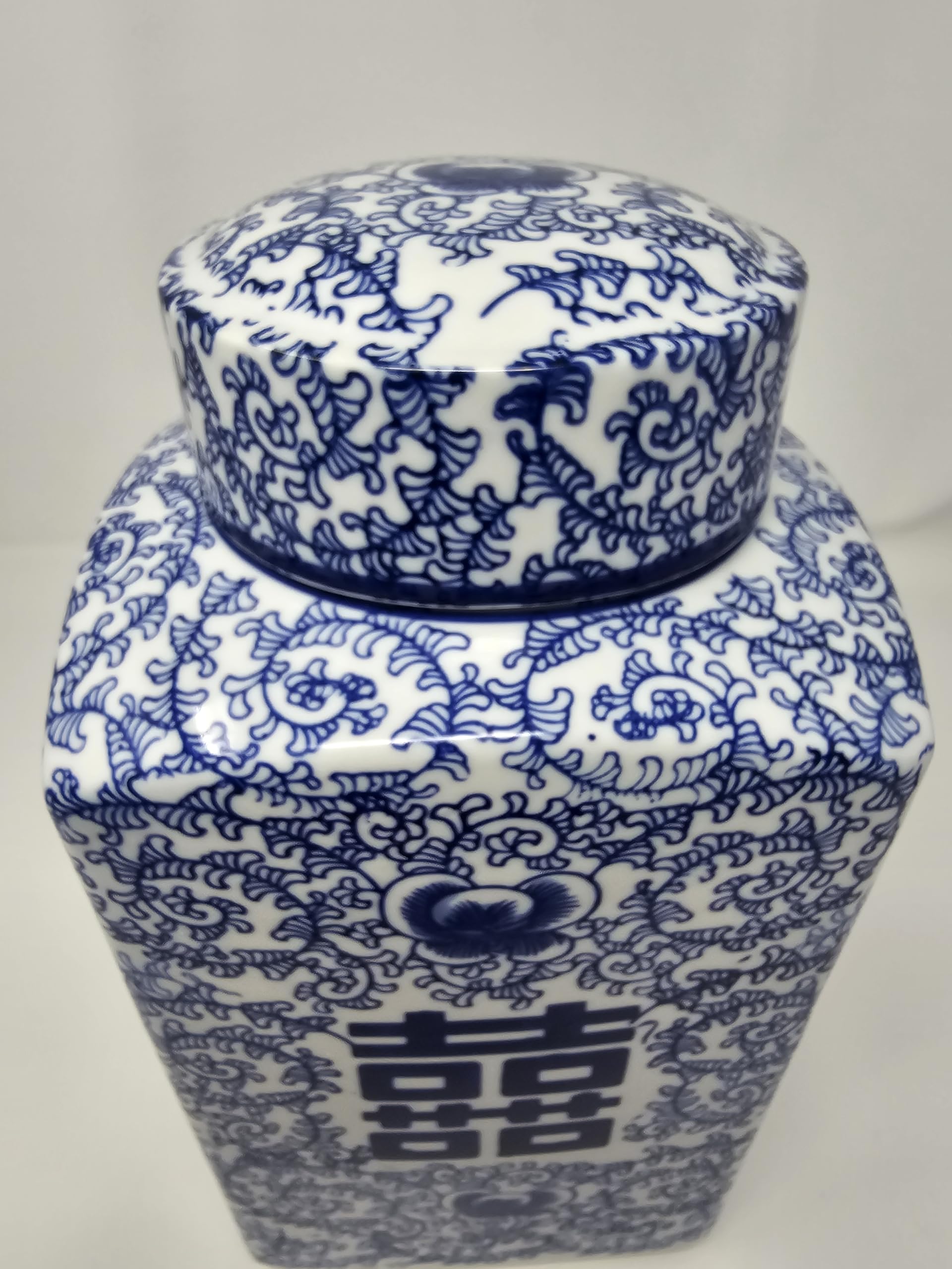 花卉　瓶　中国 An outstanding Cizhou black-glazed sgraffiato 'peony' vase