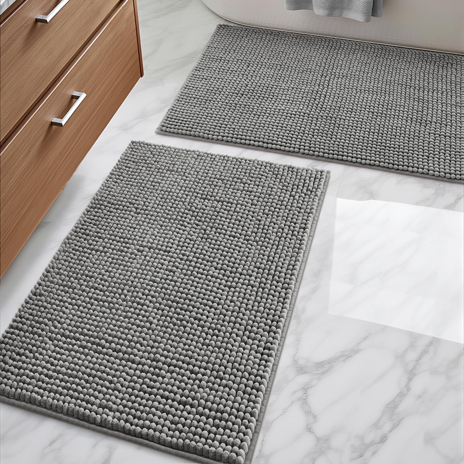 DEXI Tappeti Bagno Set 2 Pezzi in Ciniglia, Tappeto Bagno Antiscivolo e Super Assorbenti, Tappetini Moderni Lavabili in Lavatrice per Doccia o Vasca, 60 x 90 cm + 60 x 90 cm, Grigio