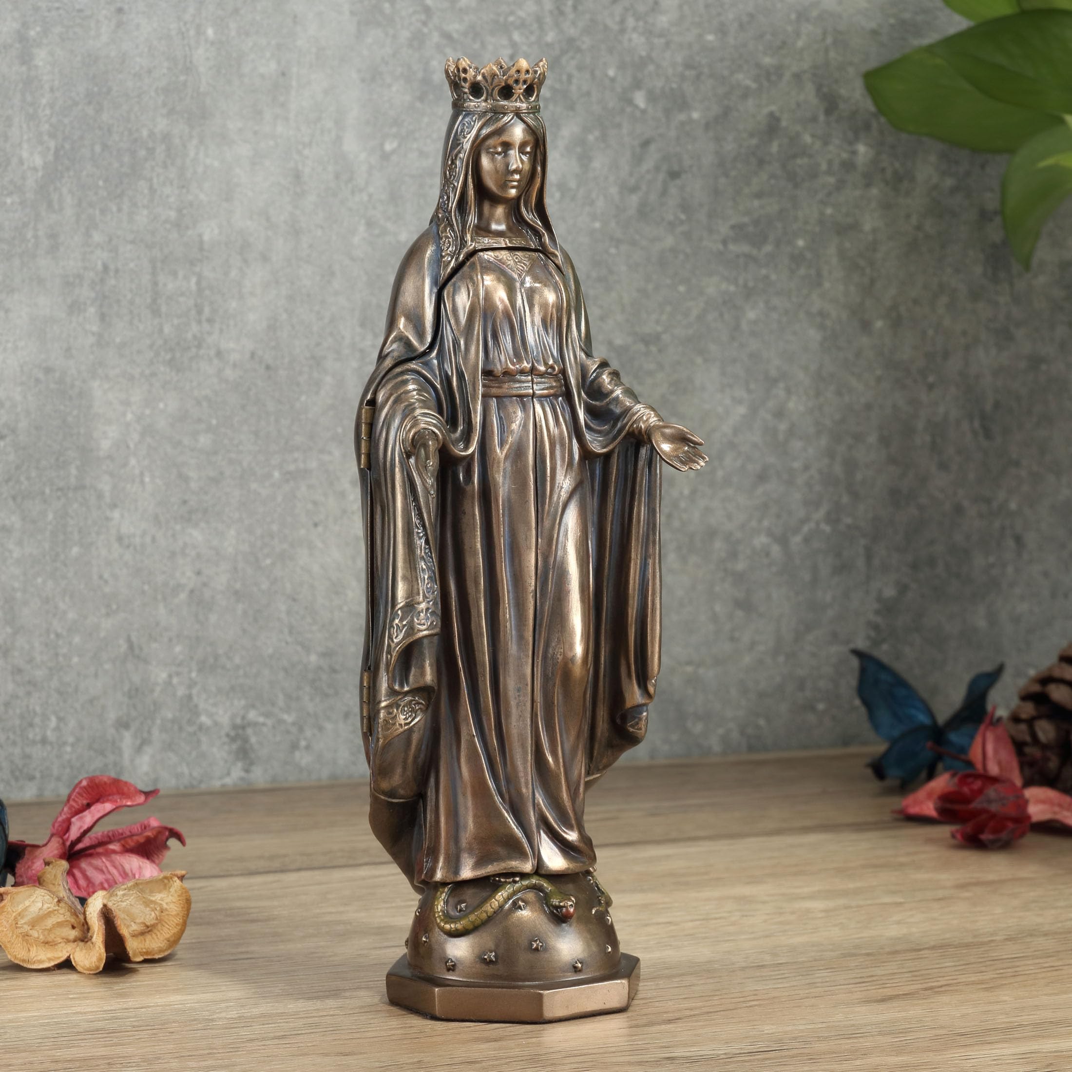 Veronese Design Estatua de Resina de 8 1/8 Pulgadas de Dama de Gracia con políptico, Escultura de Pieta, Acabado de Bronce Fundido en frío
