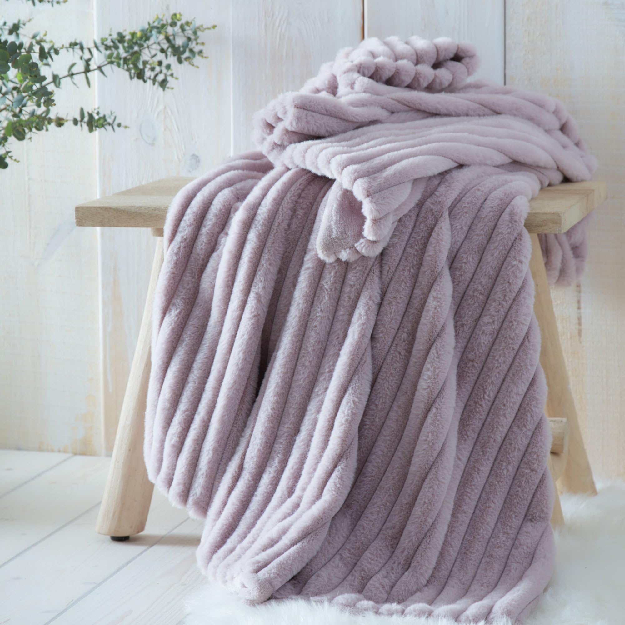Appletree Mauve Faux Fur Throw – Lilac, 180X130cm – Soft Plush Blanket For Sofa Or Bed – Luxury Rabbit Fur Imitation – Reversible & Filled – Matching Cushion Available