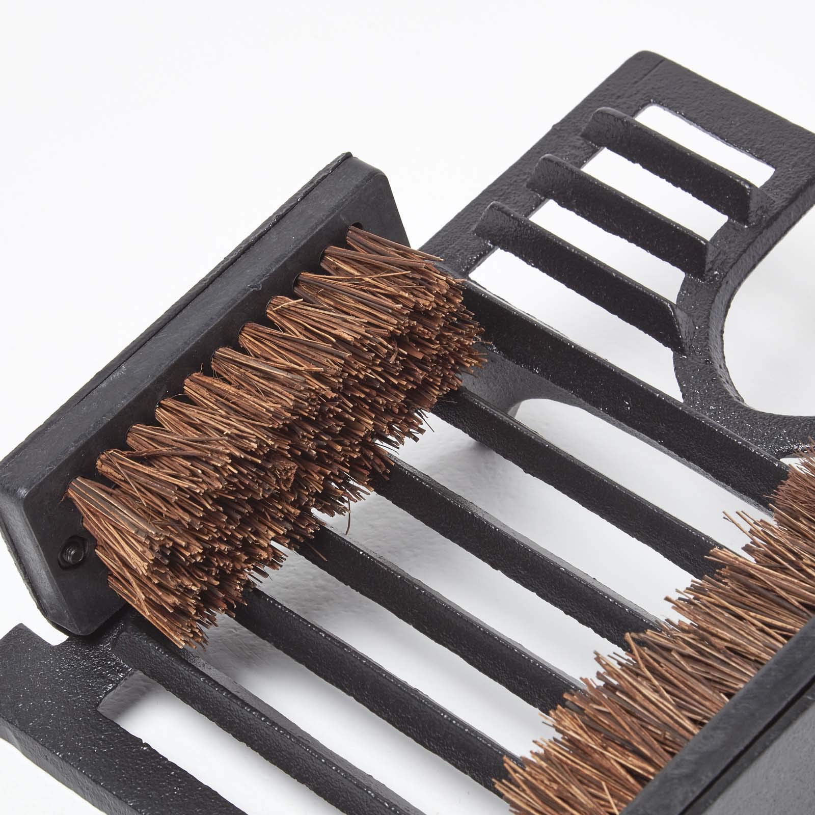 HOMESCAPES - Retire-Botte en Fonte avec Double brosses et grattoir