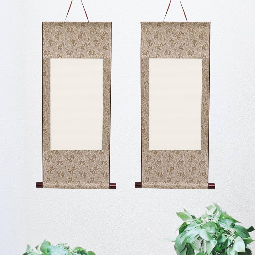 日常 掛軸 墨書 書道家万美 掛軸「朧(おぼろ)」 SMMKJ002 – 白白庵（PAKUPAKUAN）