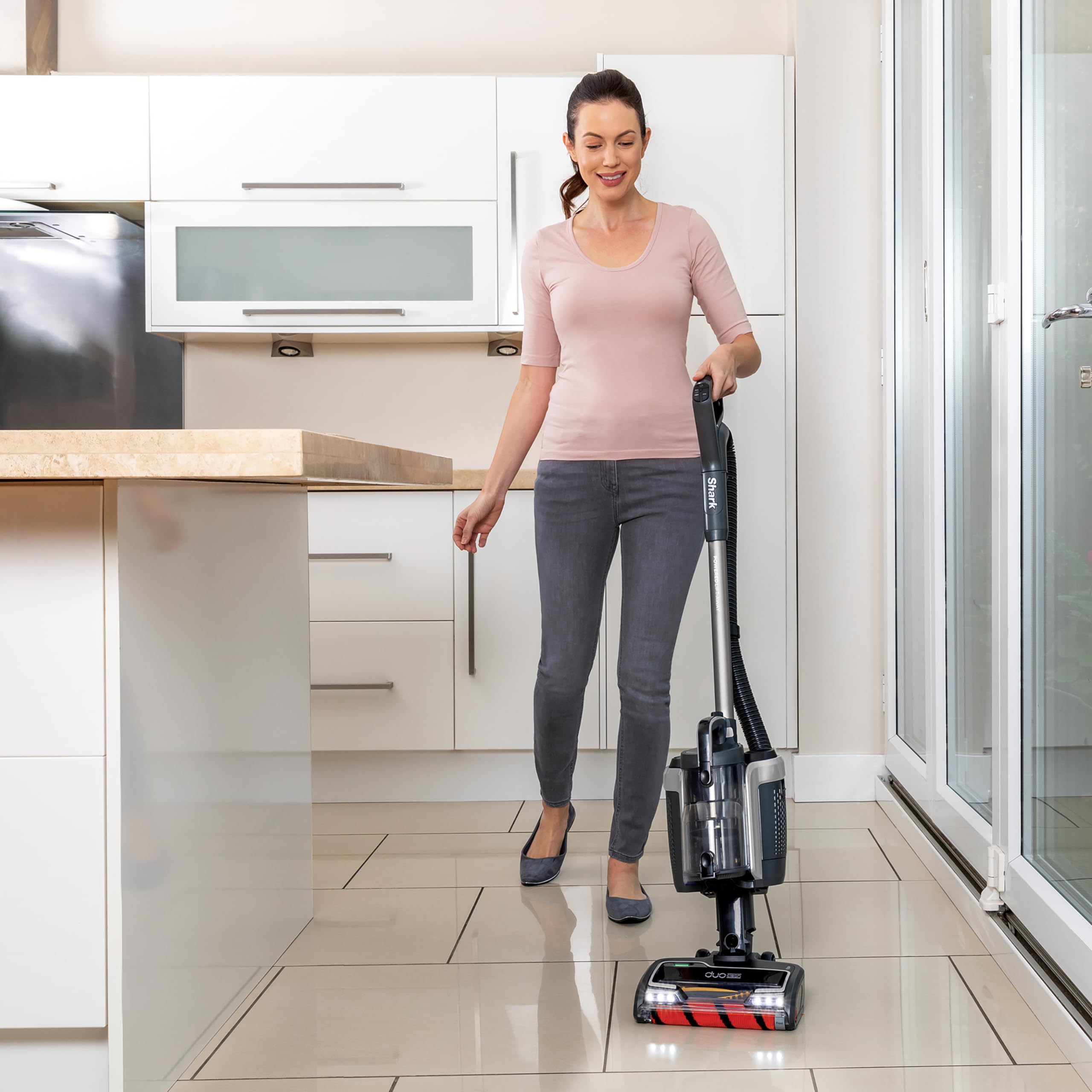 Shark Aspirateur sans Fil de 0,6L avec Anti-Emmêlement, Aspirateur DuoClean Jusqu'à 50 min d'autonomie, Lift-Away, Embout pour Tissus, Suceur Plat, Brosse de Dépoussiérage Argent, ICZ160EU