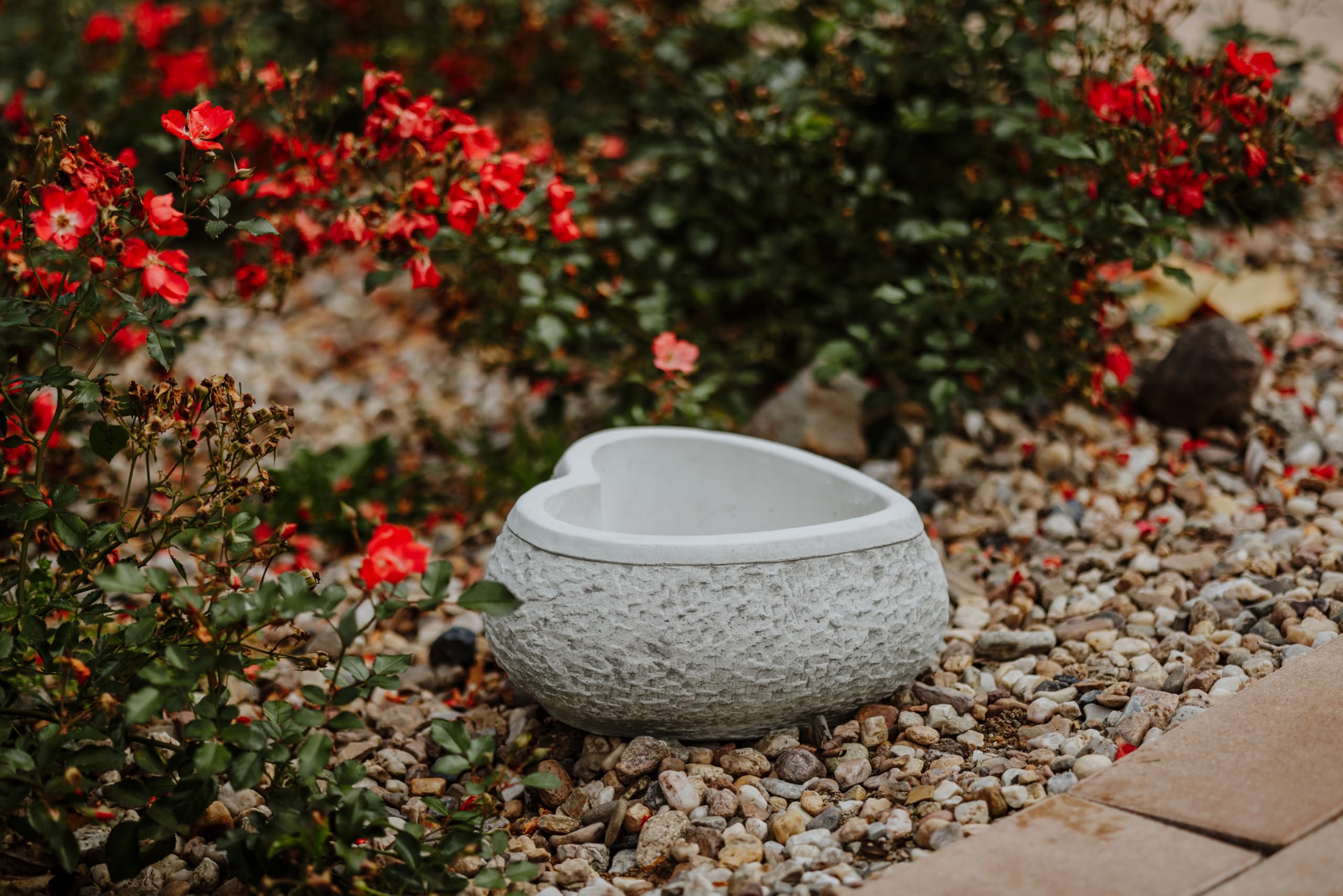 gartendekoparadies.de Vaso per Piante Solido Vaso per Fiori a Forma di Cuore, Altezza 13 cm, 30 x 30 cm, 3,5 Litri, Grigio, Peso 11 kg, in Pietra colata, Resistente al Gelo