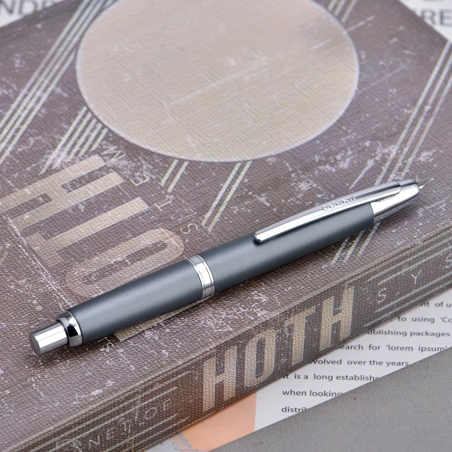 Jinhao 10 - Penna Stilografica a Pressione con Scatola, Pennino Retrattile Medio Grigio Metallo con Set Convertitore di Inchiostro (Clip Argento)