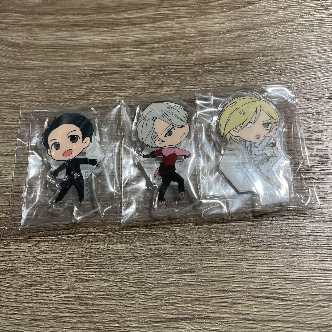 Amazon.co.jp: ユーリ!!! on ice アクリルスタンド アニメイト : Toys