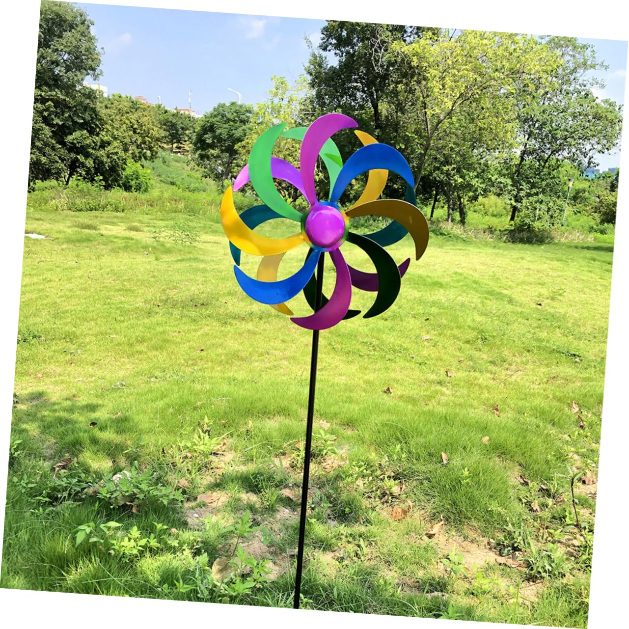 Buntes Windrad Spielzeug aus Eisen als Dekorative Gartenstecker Deko | 1 Stück, für Rasenflächen und Gartenpartys, Farbenfrohe Optik mit Hübschem Design