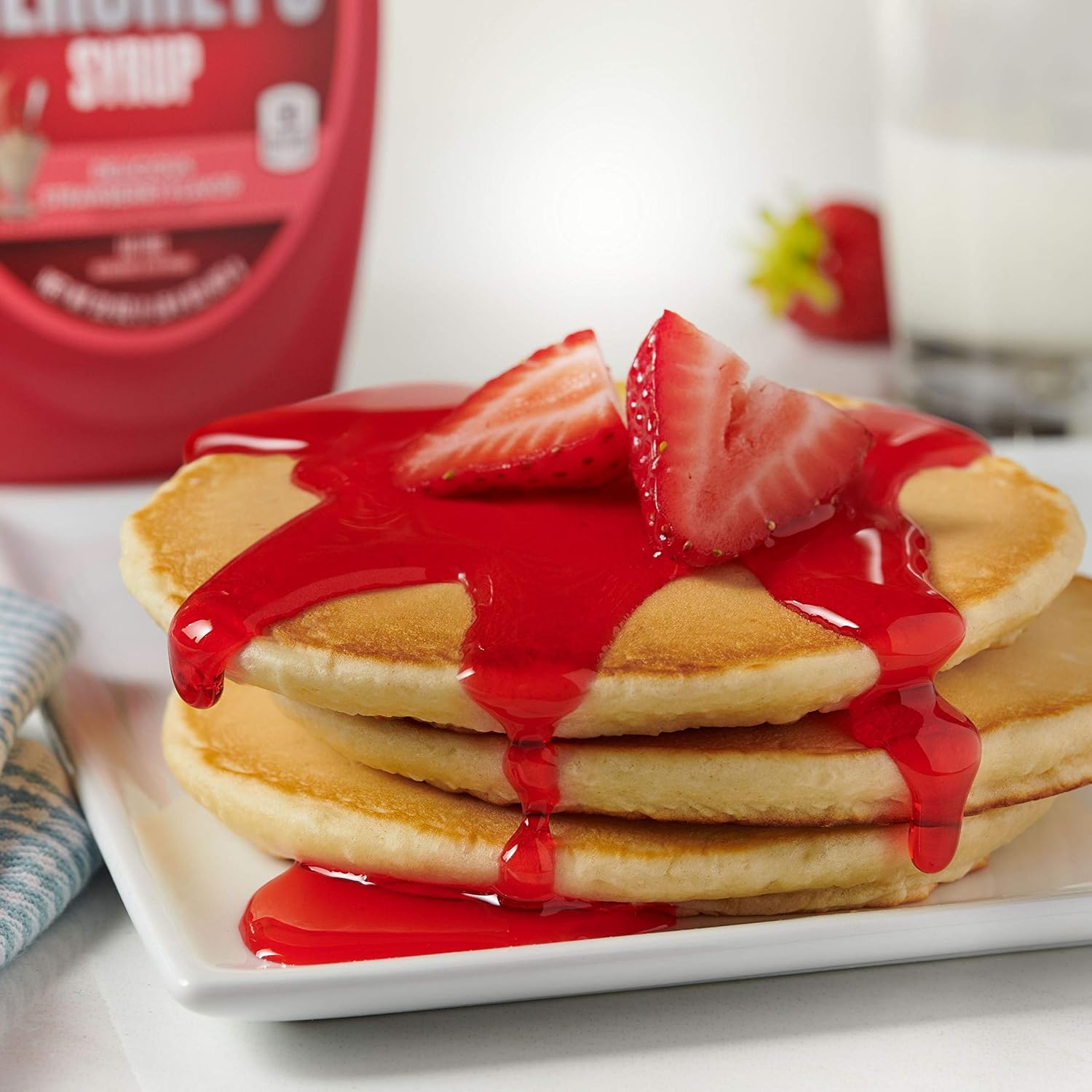 HERSHEY'S Strawberry Syrup, 22 Ounce