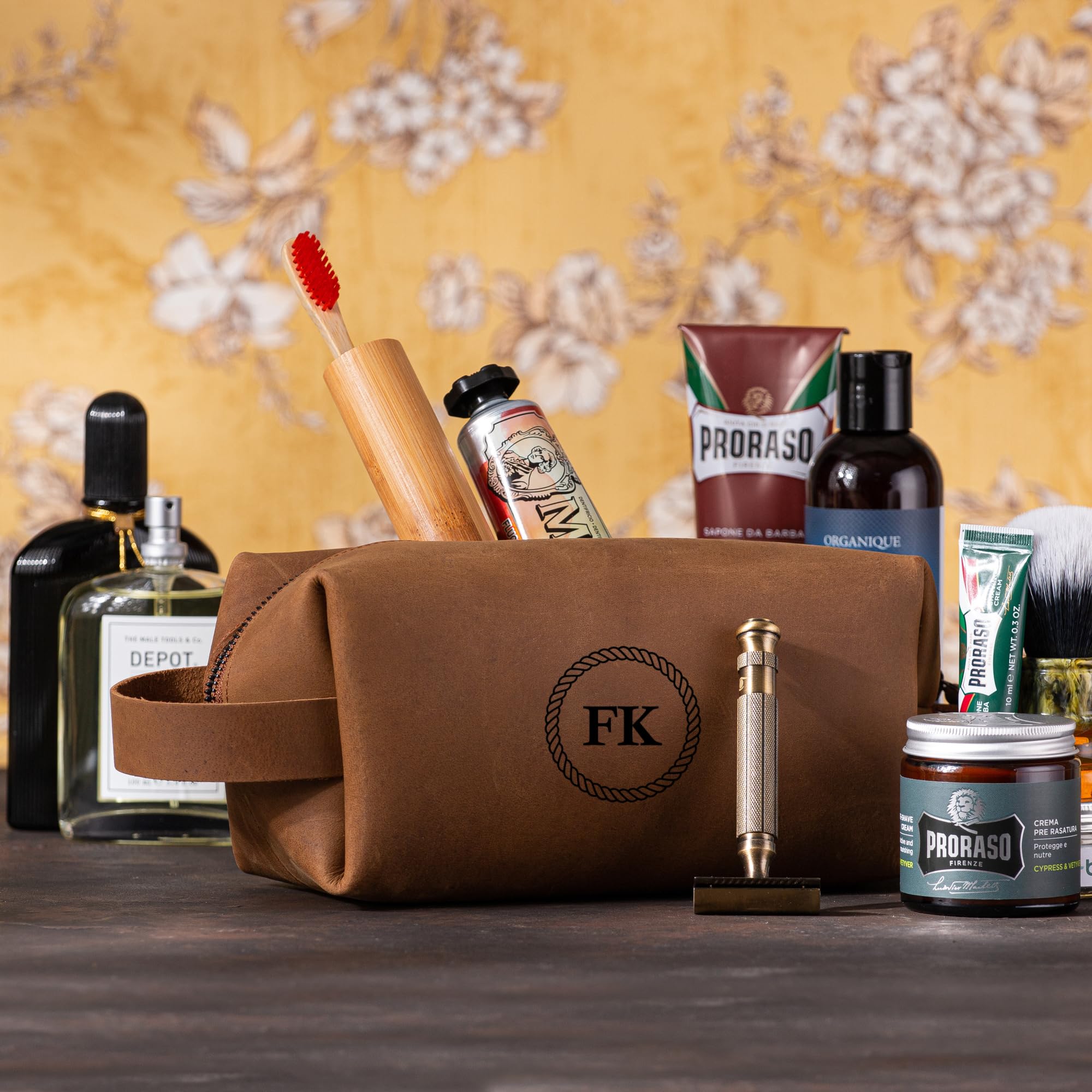 Personalisierbarer Kulturbeutel aus hochwertigem Leder - Handgefertigte Kulturtasche, Leder Dopp Kit für Damen und Herren, Premium Kosmetiktasche für die Reise, personalisierbare Waschtasche-Tobacco