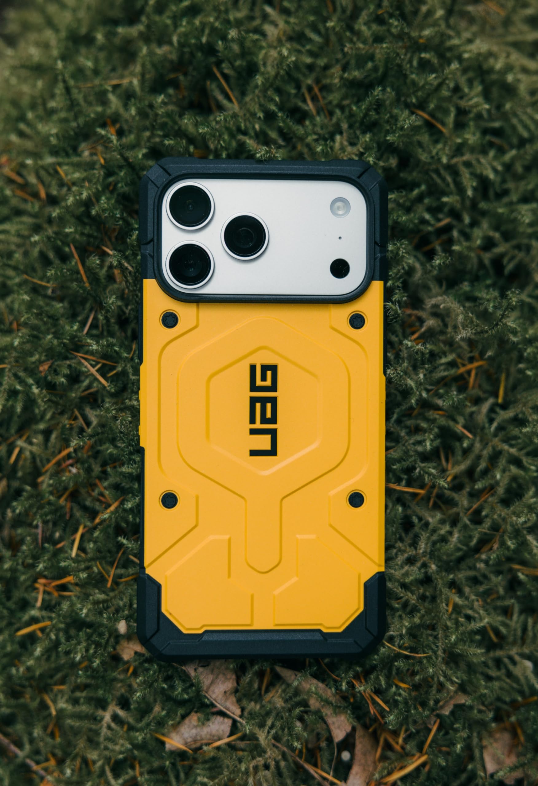 Urban Armor Gear Pathfinder MS Case Compatible con Apple iPhone 17 Pro MAX Funda (Carga inalámbrica/magnética, protección contra caídas de Grado Militar) Heritage Yellow