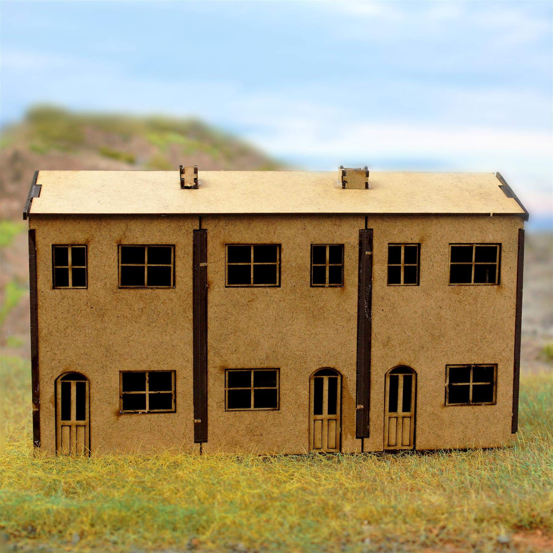 War World Scenics Modellbau MDF Gebäude - Niedrigprofil Dreifach-Haus x 5 - Spur 00/H0 Modellbahn Maßstab Modelleisenbahn Diorama Landschaftsbau Geländebau Struktur