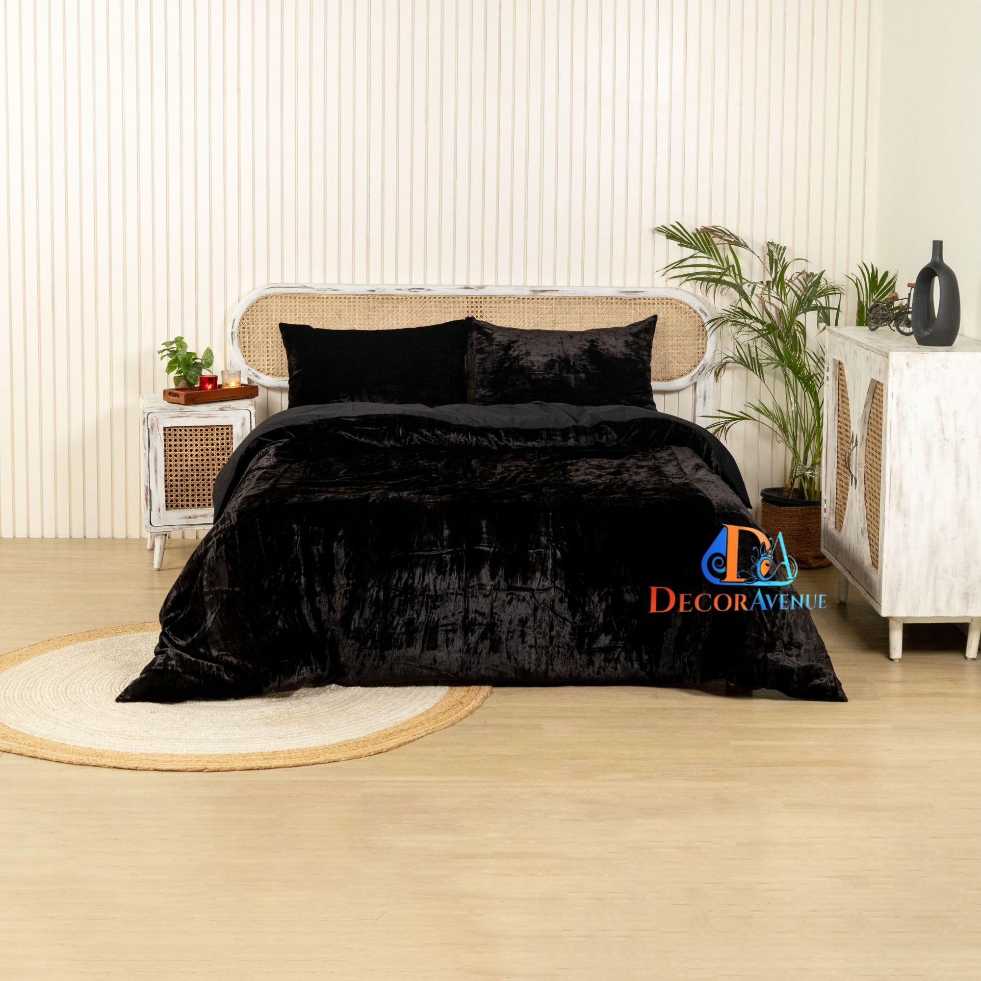 DecorAvenue Ultra-Luxe Solid Velvet Duvet Cover, Boho Bedding UO Comforter Bedding Donna Cover,3 Pc Duvet Set, Velvet Bedding Set (Black,Twin XL 59