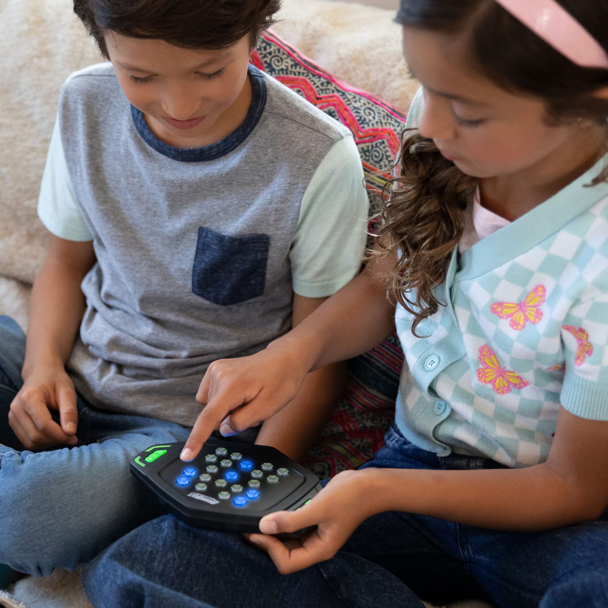 Learning Resources BrainBolt Genius – Elektronisches Gedächtnisspiel mit Lichtsequenzen – Intelligenzspiel für Kinder ab 7 Jahren Tragbar & Lautlos