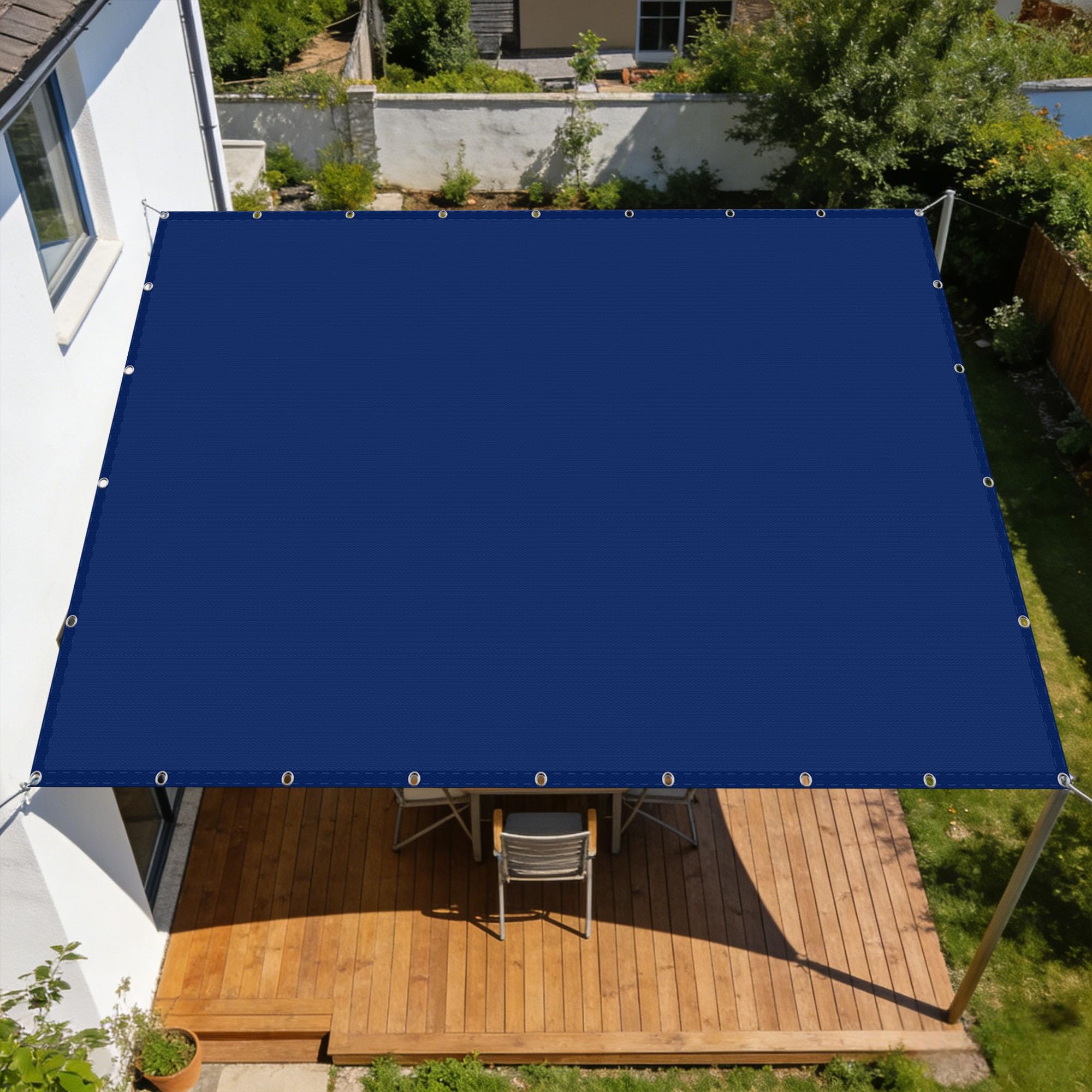 Voile d'ombrage carré 6x6m bleu foncé pour aménager un salon de jardin