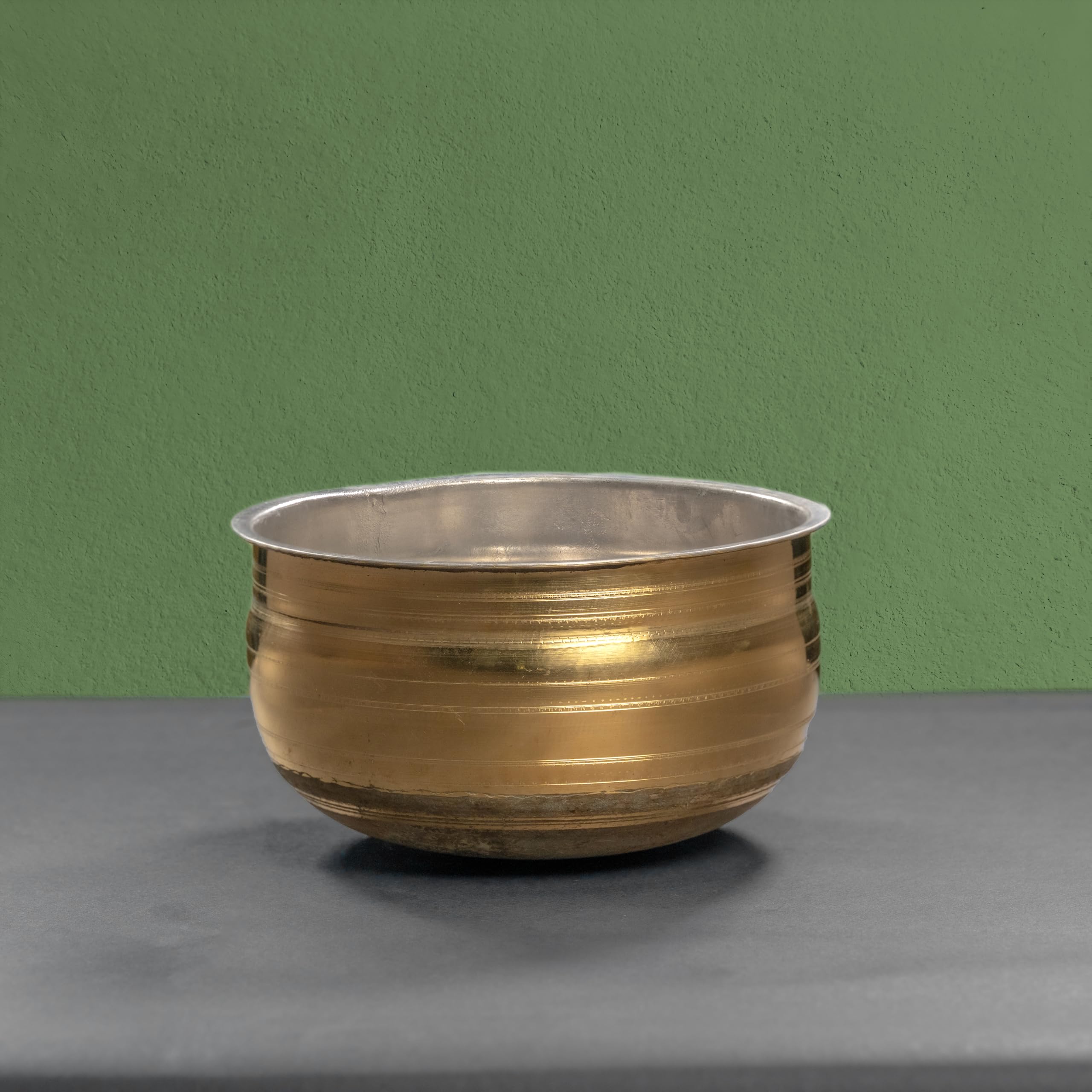 Zishta Handmade Traditional Brass Vaana - Small | Pital Curry / Rice / Biryani Cookware Pot Vaana | Handi, Cookware, Tableware & Serveware Item for Home, Hotel & Restaurants (Dia: 20cm, Cap: 2.0-2.2L, H: 10cm, 0.6 Kg)