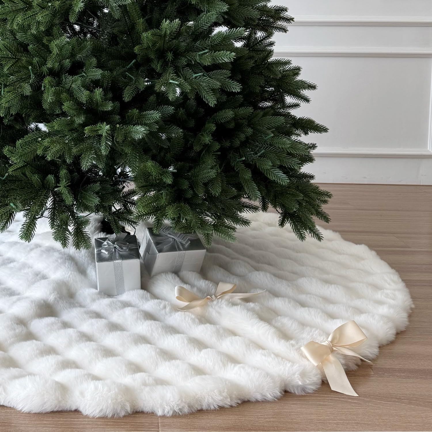 72-Inch Puff Quilt Faux Fur Christmas Tree Skirt, Cream