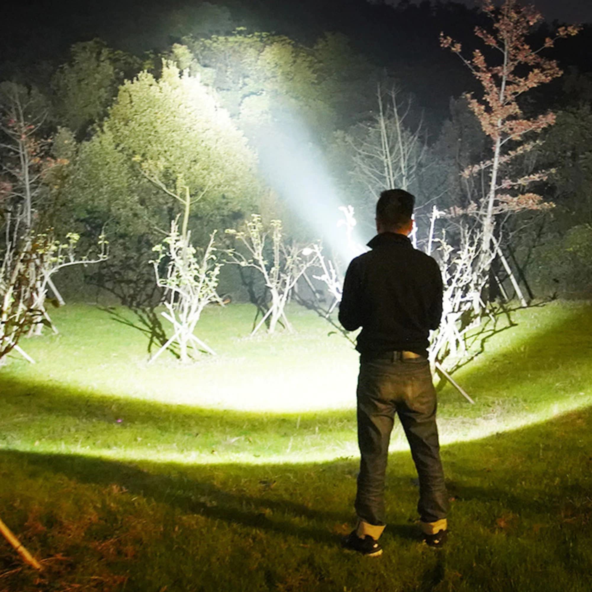 Ładowane latarki LED o wysokich lumenach, 20000 lumenów, super jasna, z zoomem, wodoodporna latarka z bateriami w zestawie i 3 tryby, wydajna latarka ręczna na kemping w sytuacjach awaryjnych